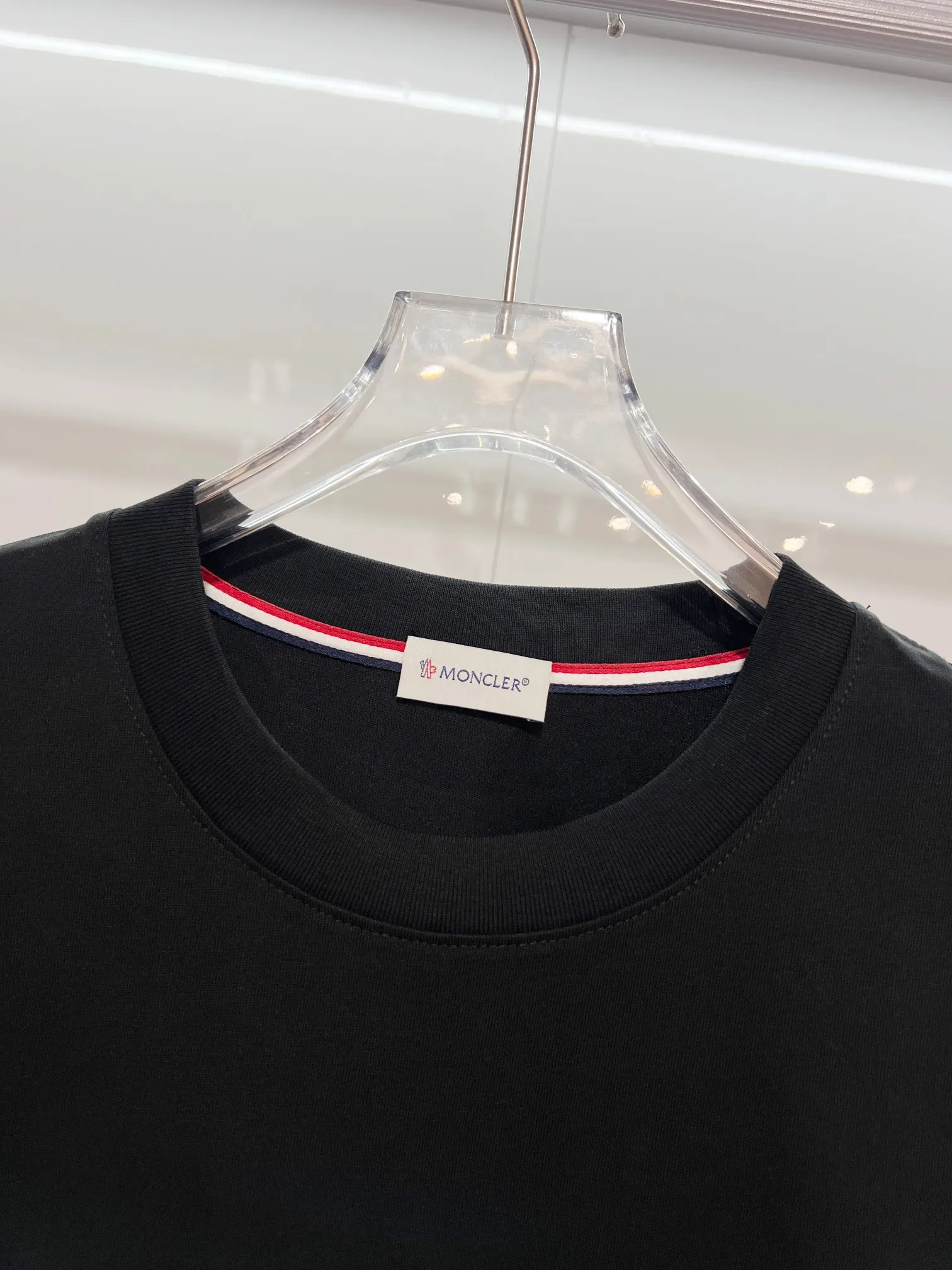 P150 MONCLER/Muzzled 300g pure cotton round neck short-sleeved T-shirt Brand classic Three-dimensional offset letter LOGO embossing process 2025ss official synchronization High version High quality Fashion personality Versatile trend Pure original quality Original fabric Hang tag Collar label Washed wheat Complete three standards Color: Black. White. Size: S M L XL XXL