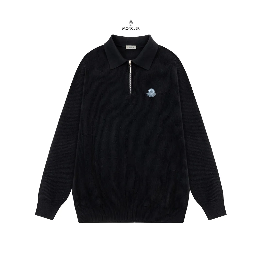 P250 Moncler masked zipper lapel sweater, the latest 2025 casual Polo wool sweater.  The texture is delicate, soft and comfortable, skin-friendly and warm, not easy to deform, simple and high-end style, and the logo on the chest is very exquisite and perfect! The upper body effect is very strong 👍 Color: black, gray Size: S-XL