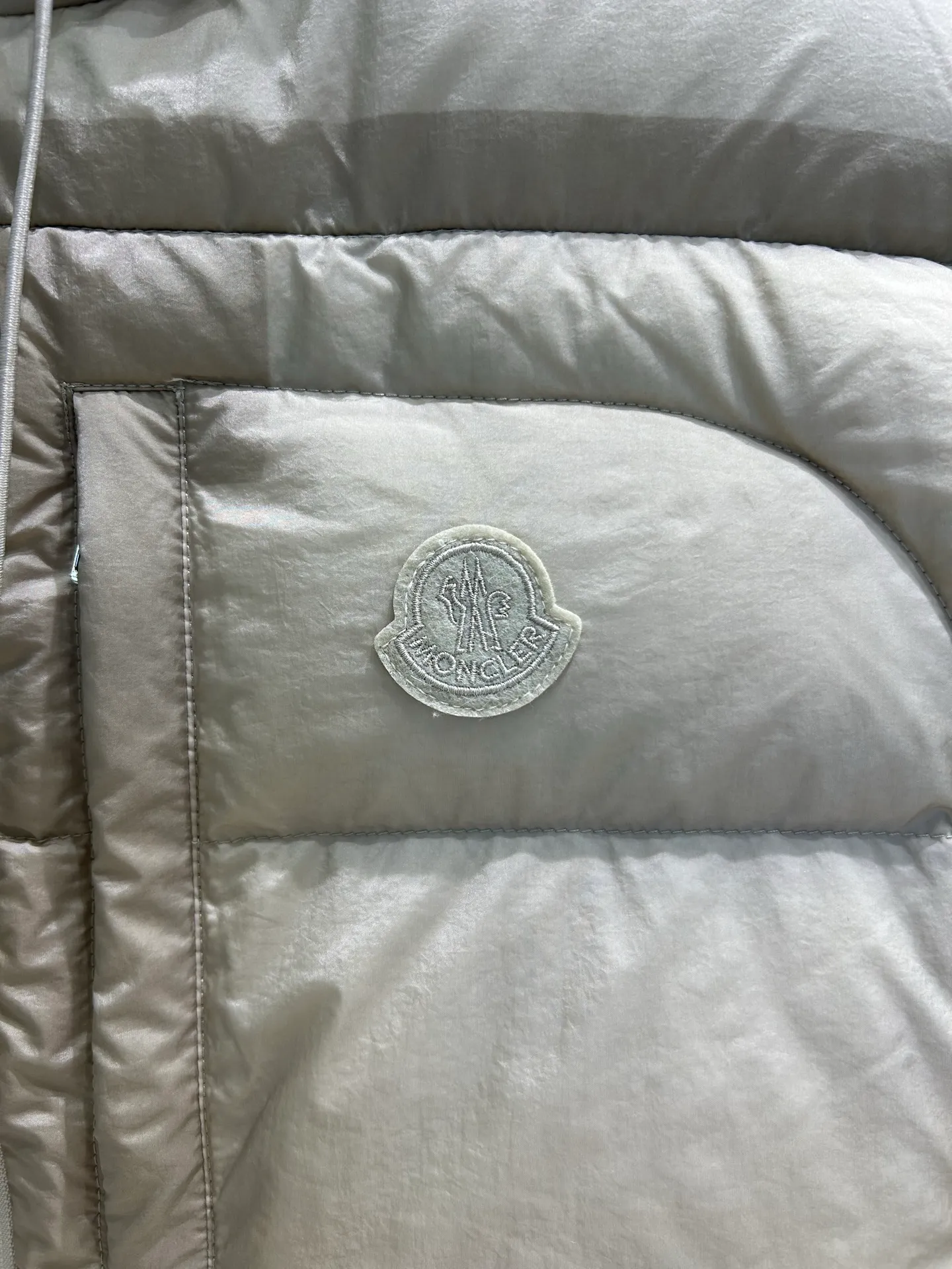 P1000 Moncler 25 spring and summer men's ORFET thin and short hooded lightweight down jacket, loose fit, versatile and easy to match, same style for men and women, original custom-made national standard 90 white duck down filling! Color: black brown Style number: Same style as Wei Daxun Code number: 12345