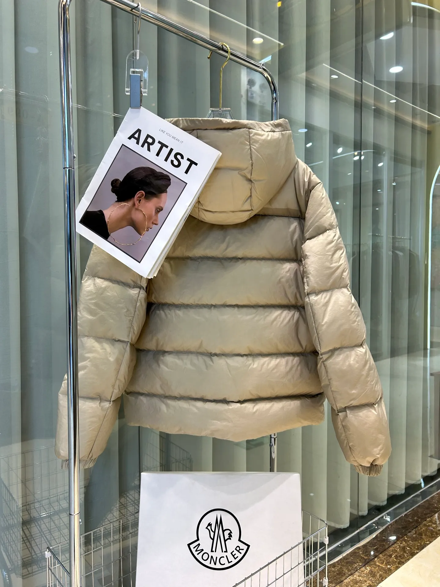 P1000 Moncler 25 spring and summer men's ORFET thin and short hooded lightweight down jacket, loose fit, versatile and easy to match, same style for men and women, original custom-made national standard 90 white duck down filling! Color: black brown Style number: Same style as Wei Daxun Code number: 12345