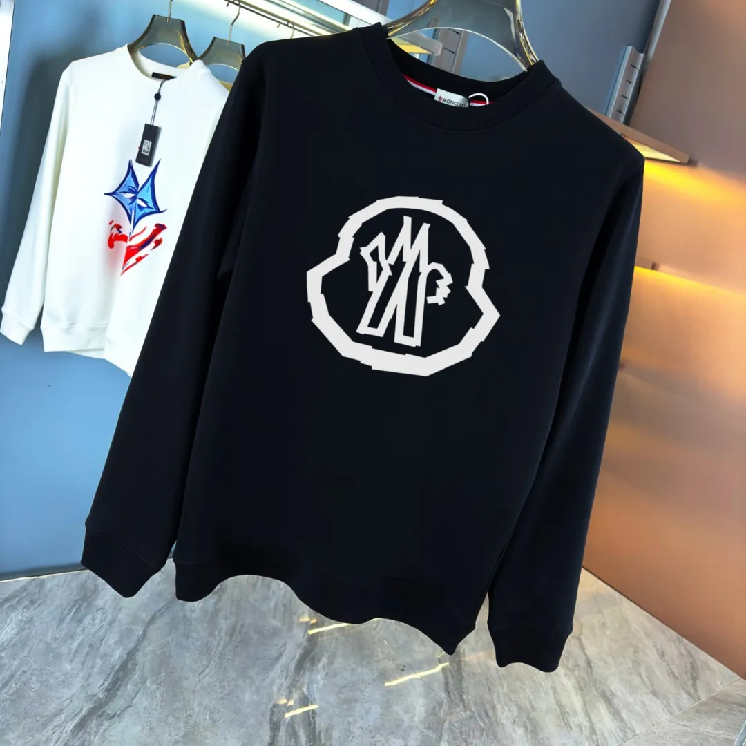 P210 high version sweatshirt) 📦With exclusive picture packaging📦 [Long-term ready stock] Upgraded version "Mobile phone smart sensor ~ NFC chip armband ~ Direct access to the official website anti-counterfeiting" 〖 𝐌𝐎𝐍𝐂𝐋𝐄𝐑 ~ Mouth covering〗 2025 new high quality, using 450g heavyweight fabric Different from the market currency, you can mix and match everything at will and you will be handsome😎The whole clothes is made of double waistcoats. The double waistcoats make the whole dress more three-dimensional. It is not an ordinary factory that can do such fine work. 2025 autumn and winter new style, on sale at the counter, exquisite printed round neck terry sweatshirt. High-end double-ply cotton. Customized stretch ribs are dyed in the same vat. Three standards are complete. It is matched with digital printing patterns and is very breathable. Same style for men and women. Color: black, white, apricot. Size: S M L XL 2XL