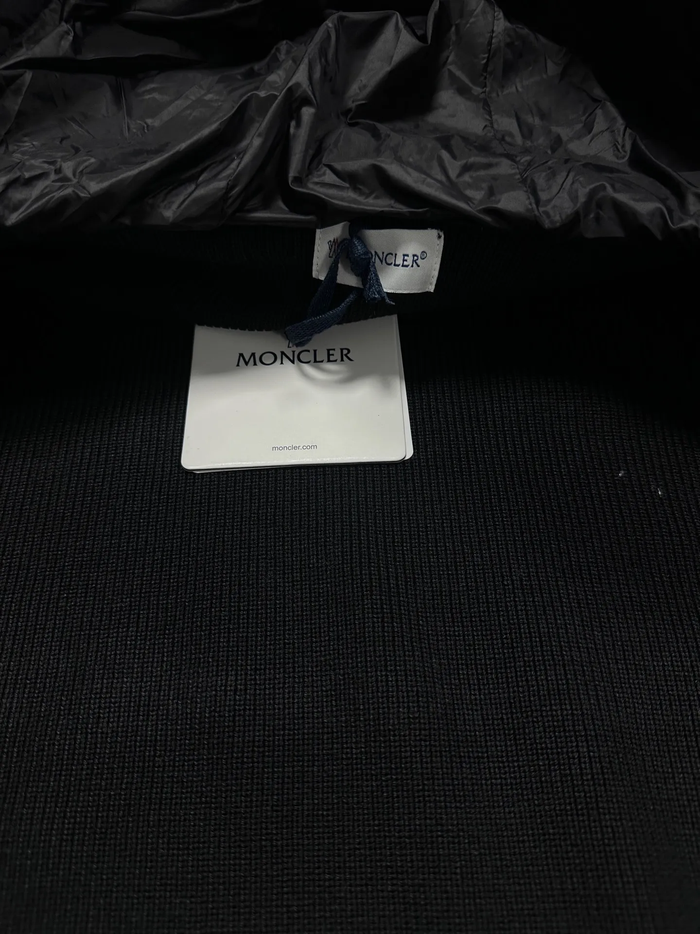 P680 MoncleR/Muzzle Early autumn new hooded embroidered zipper wool knitted splicing jacket single down, a winter inner item, a must-have item for early autumn. The striped quilted cropped slim fit is versatile and effortless. The classic red, white and blue zipper design is age-reducing and fashionable. Original customized national standard 90 white duck down filling! Imported lightweight memory silk fabric is breathable and lightweight! Imported machine sewing line technology. The upper body is pure and handsome. Original hardware accessories Original mark Original size Size: S/M/L/XL/XXL