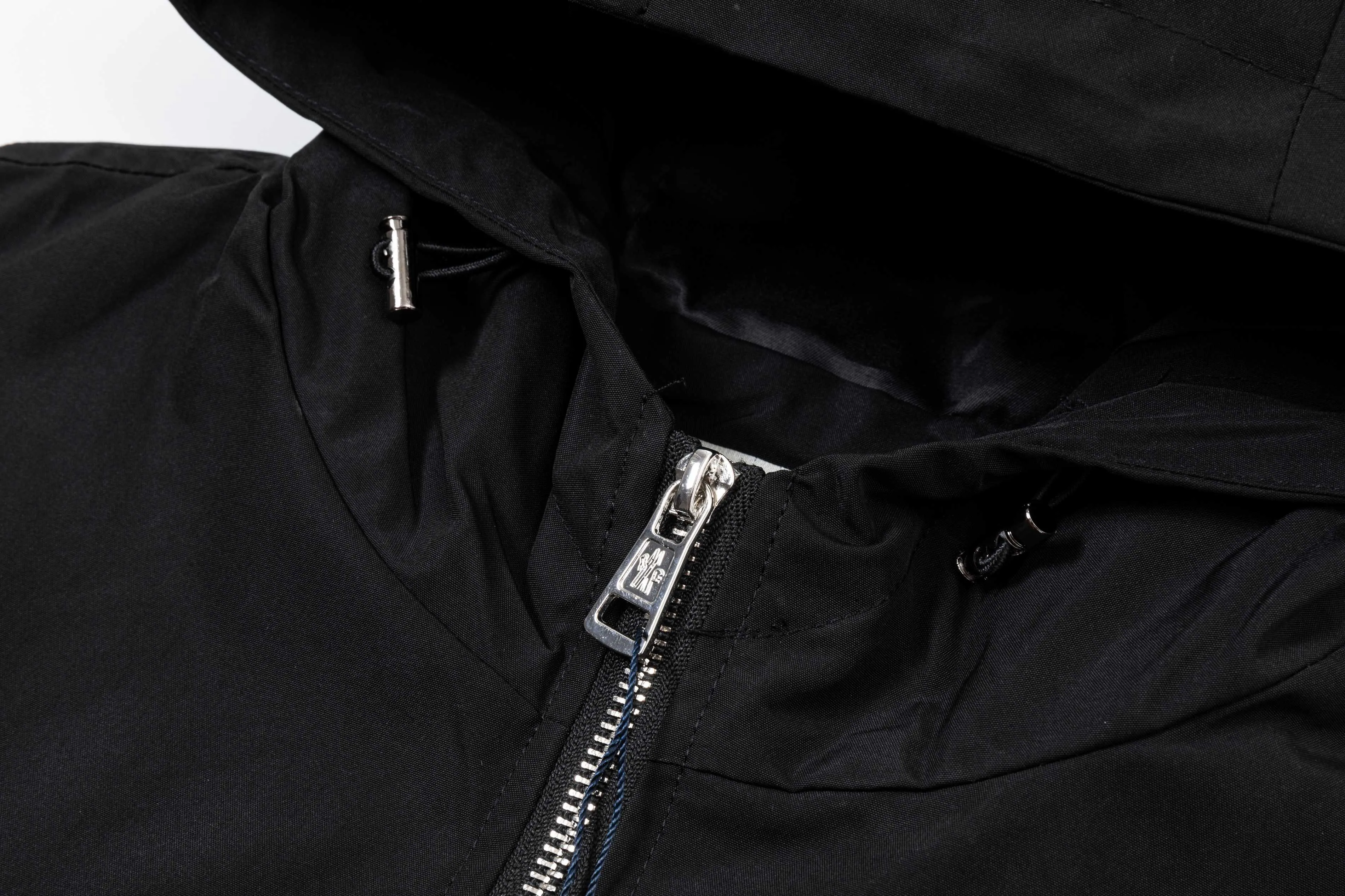 P320 2025 Mouthless MONCLER... New style for autumn and winter Hardware logo. High-quality hooded jacket. Mainly recommended version. Customized fabrics. Higher grade. High-density memory brushed lining. More fashionable and comfortable. High-standard customization. The upper body is very stylish. Classic and versatile. It can be matched with any fashion. The version is super good. It is recommended!  Color: Black Size: M-4XL