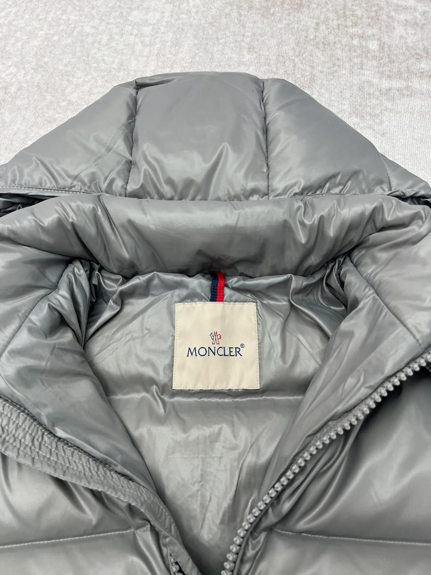 P870 25ss new Maya series Moncler Maya Hooded Short Down Jacket solid color detachable hood zipper short long-sleeved down jacket high version code number: 1.2.3.4.5.