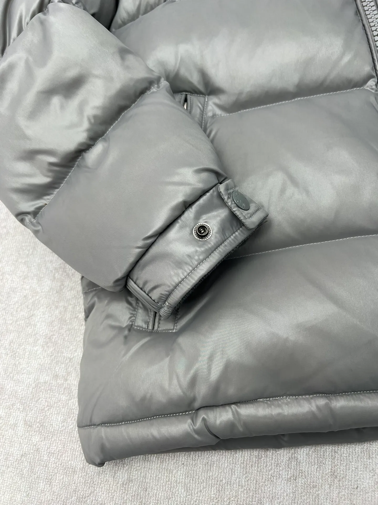 P870 25ss new Maya series Moncler Maya Hooded Short Down Jacket solid color detachable hood zipper short long-sleeved down jacket high version code number: 1.2.3.4.5.