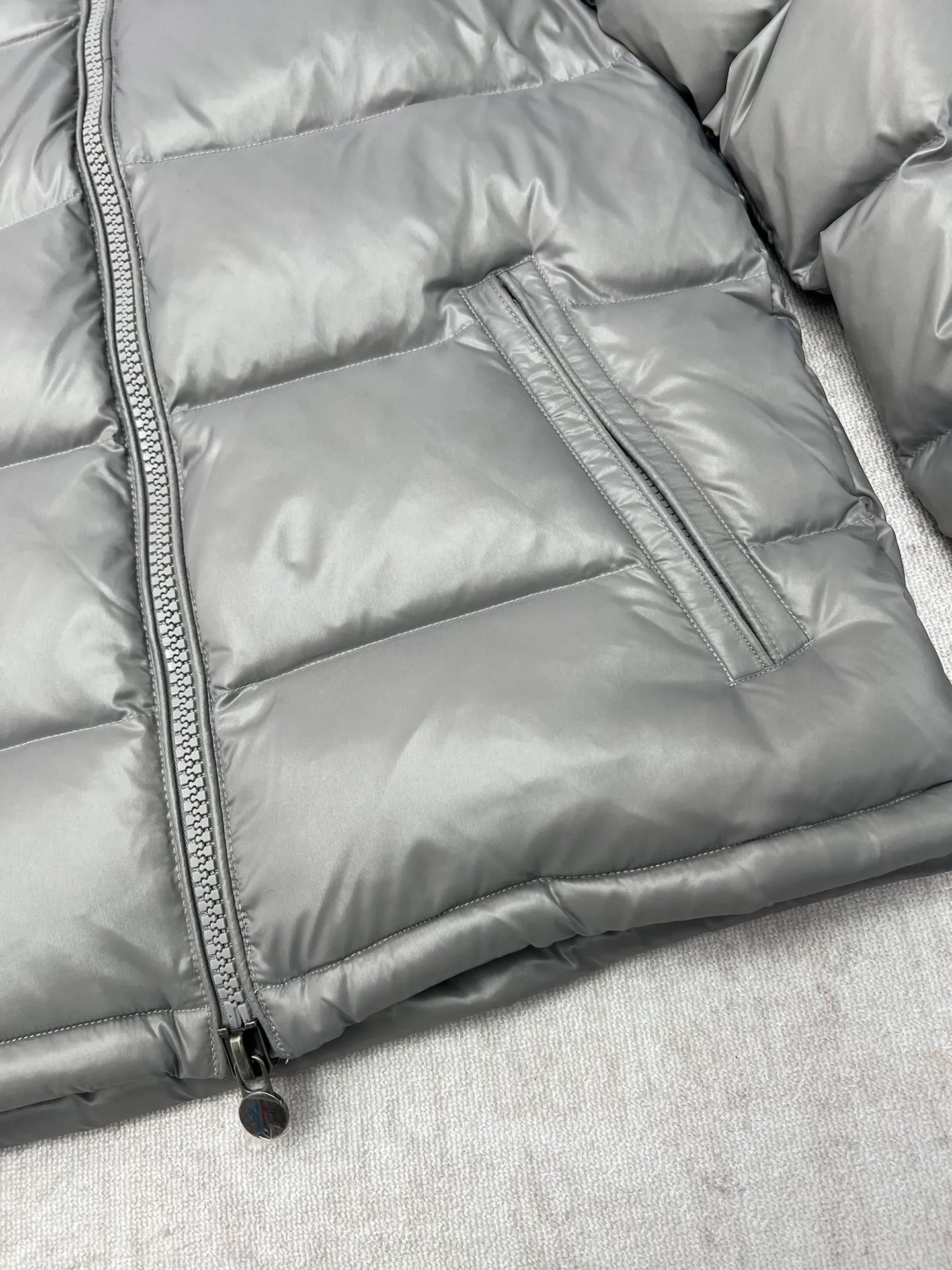 P870 25ss new Maya series Moncler Maya Hooded Short Down Jacket solid color detachable hood zipper short long-sleeved down jacket high version code number: 1.2.3.4.5.