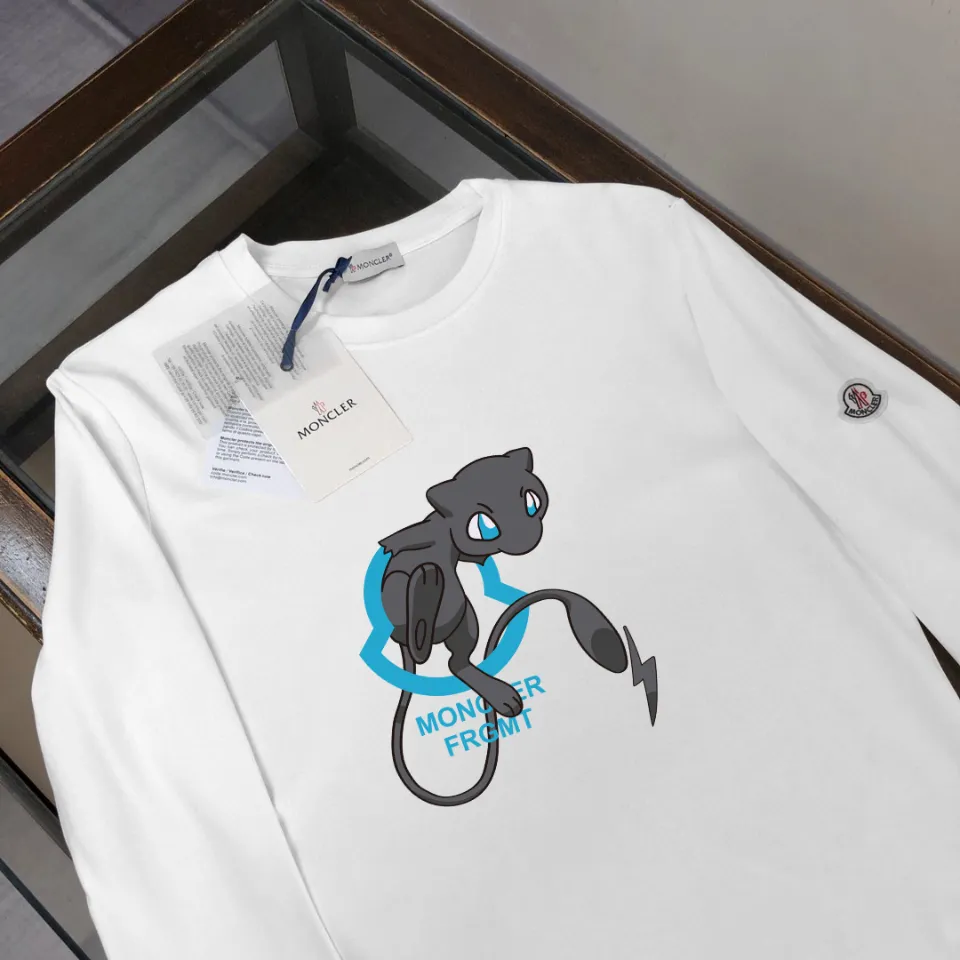 P180, a non-off-the-shelf model, you can trust it. Moncler printed long-sleeved T-shirt, 240g breathable cotton fabric, very soft and comfortable texture, does not shrink, does not deform, does not ball), can be worn alone as a base layer. Original customized accessories, collar label, care mark, hangtag, packaging (perfect details) Color: White Black Size: XS S M L