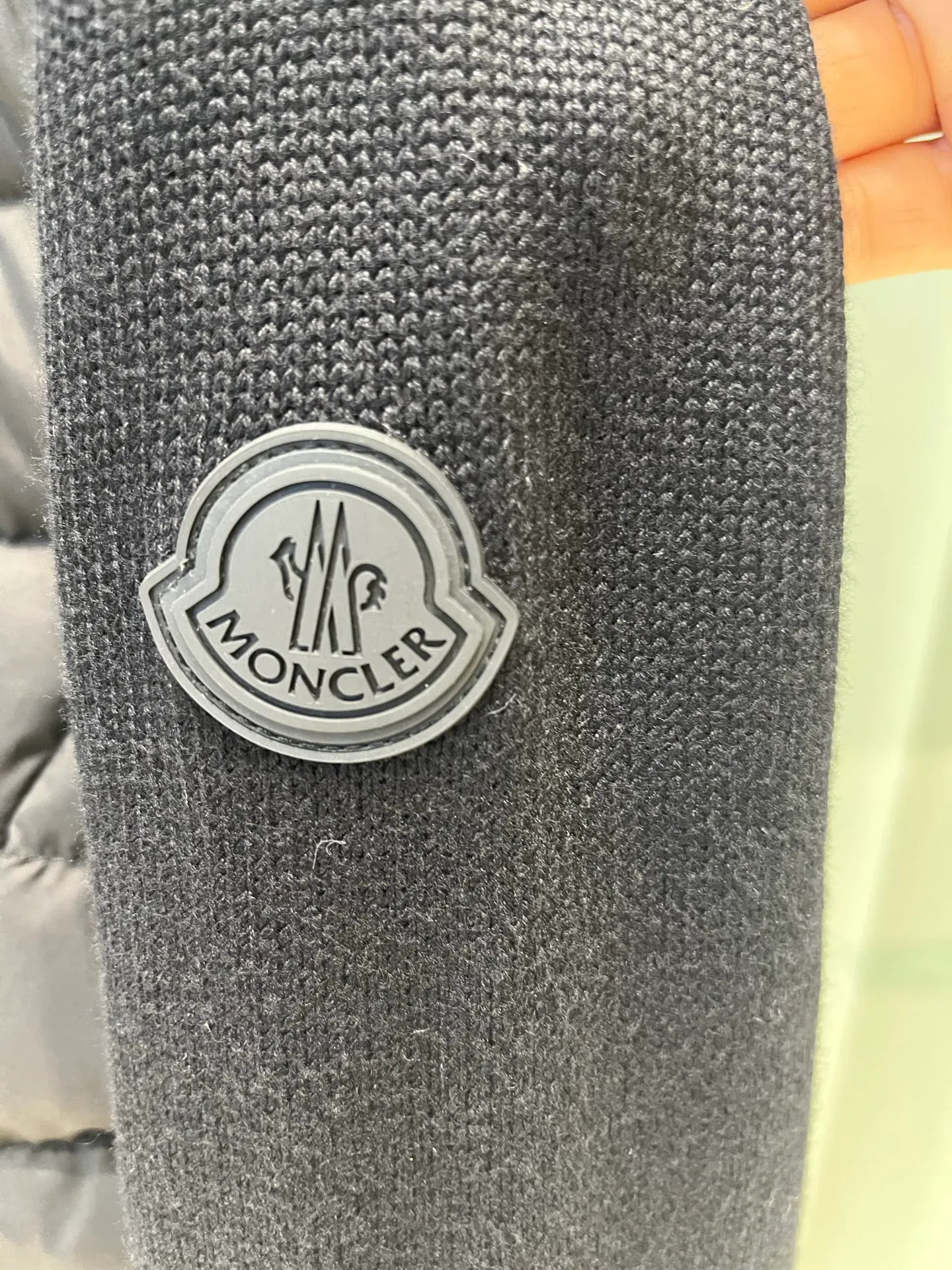 P780 Moncler 25 women's hooded patchwork down jacket is the first choice for women this autumn. It is versatile and easy to wear. Original customized national standard 90 white duck down filling! 1:1 hardware comparison, store quality. Color: Black Pink Size: S-M-L