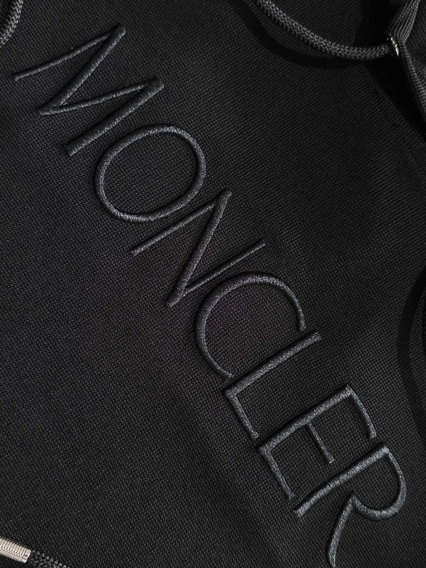 P560 Brand [MONCLER Mouth Covered] 2025 round neck short-sleeved shorts suit. The pure cotton fabric upper body will not be stuffy, the smooth and comfortable skin-friendly effect is more breathable, the fabric has its own texture, classic logo technology, a new interpretation from a unique angle, the first choice for fashion and versatility! Size: M-3XL (maximum wear: 190 pounds)