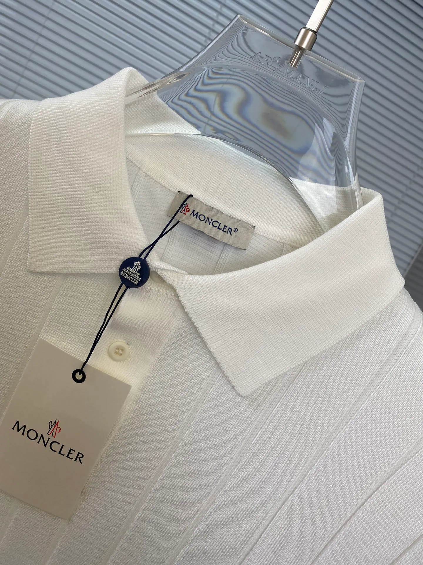 P200, Moncler 2024ss spring and summer new knitted elastic lapel T-shirt, men's fashionable solid color, classic four stripes, ultra-light and breathable knitted short-sleeved Polo shirt! If you want to look younger and more energetic in summer, you must have a polo shirt. It is a classic and versatile basic shirt that can be worn every time. It is a must-have and versatile item for men in summer. Whether you are doing business or leisure travel, it can switch between various styles for you, regardless of the occasion or body shape! , very cool and comfortable to wear in summer. The fabric feels smooth and comfortable, light and breathable, the upper body is cool and pleasant, and you will not feel stuffy at all. It is extremely skin-friendly, and the workmanship and wiring details are exquisite to the extreme. It is the first choice for high-end men! 48-56