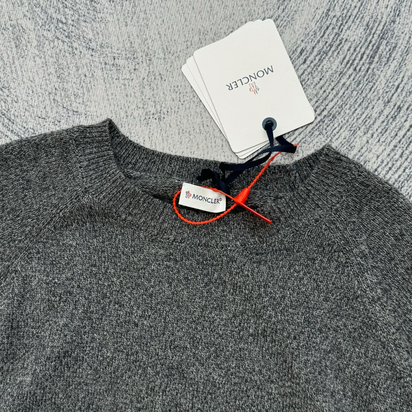 P410 MONCLER round neck long sleeve wool and cashmere sweater SIZE S/M/L/XL
