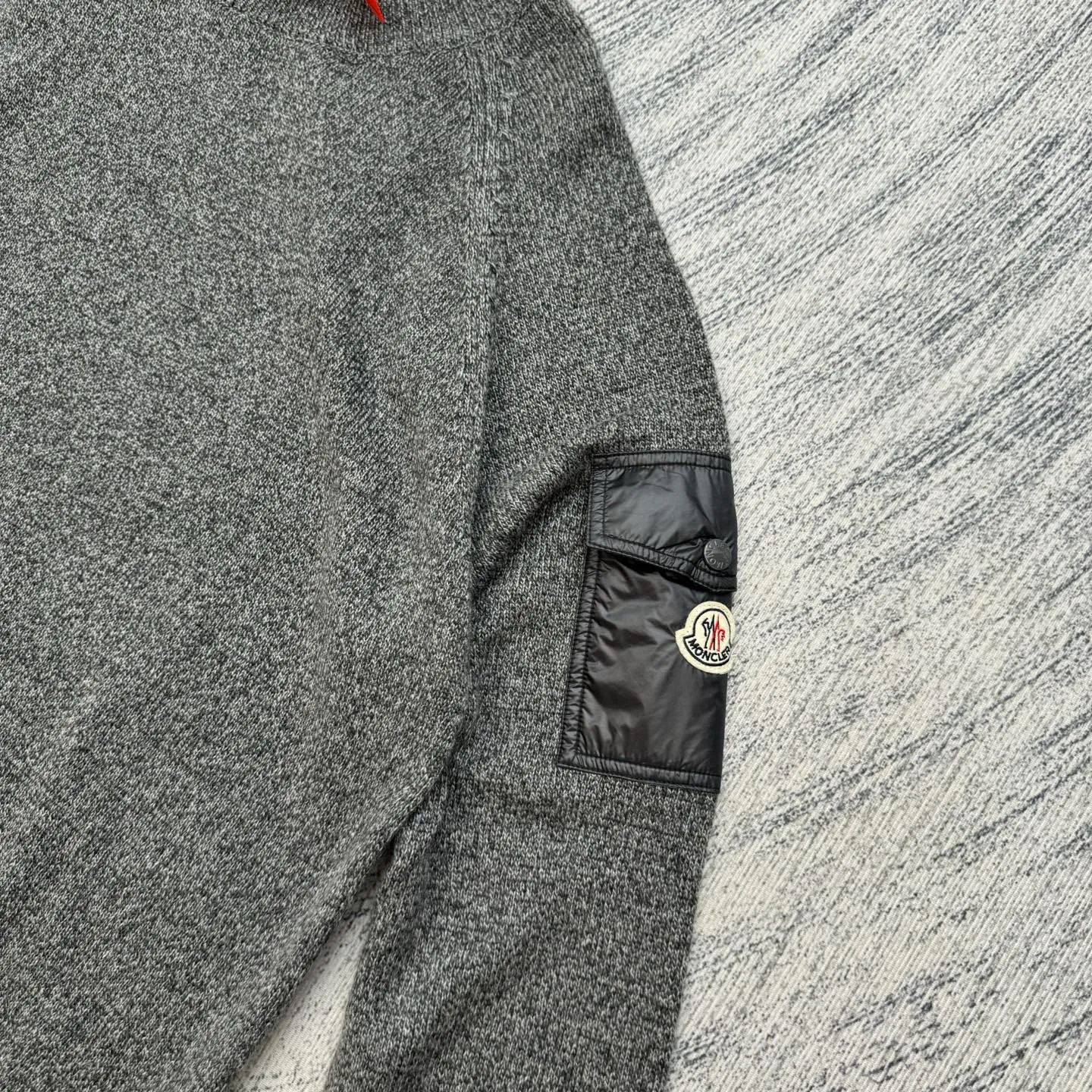 P410 MONCLER round neck long sleeve wool and cashmere sweater SIZE S/M/L/XL