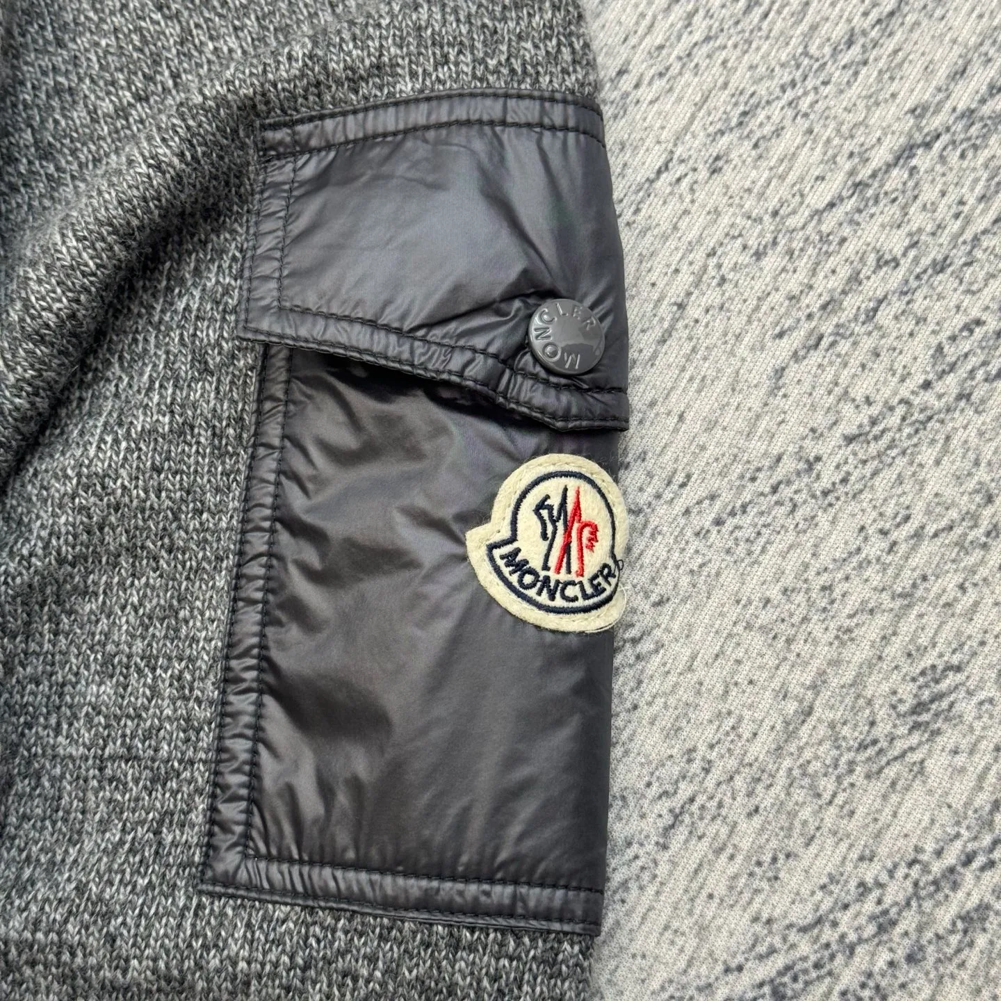 P410 MONCLER round neck long sleeve wool and cashmere sweater SIZE S/M/L/XL