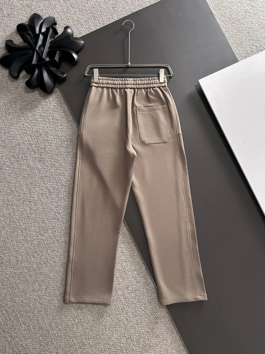 Shipped in 2-3 days P360 MONCLER/Mongolian Exclusive first release of 25ss autumn and winter new high-quality trousers Compare real-life details at will A perfect choice for autumn and winter. A must-have item. Sizes: M to 4XL (please state your height and weight when placing an order)