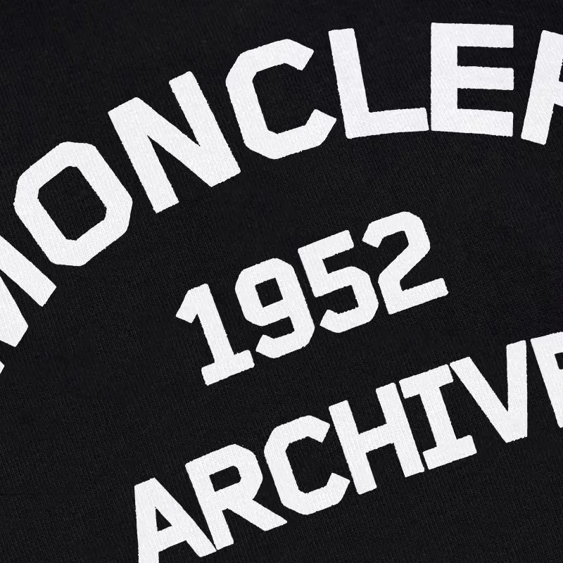 P240 Recommend the most popular Moncler masked 380g printed terry crew neck sweatshirt. Breathable pure cotton fabric. The texture is very soft and comfortable. No shrinkage, no deformation, no pilling). Original customized accessories. Collar label. Wash mark. Hang tag. Packaging (perfect details). Color: White. Black. Size: XS S M L.