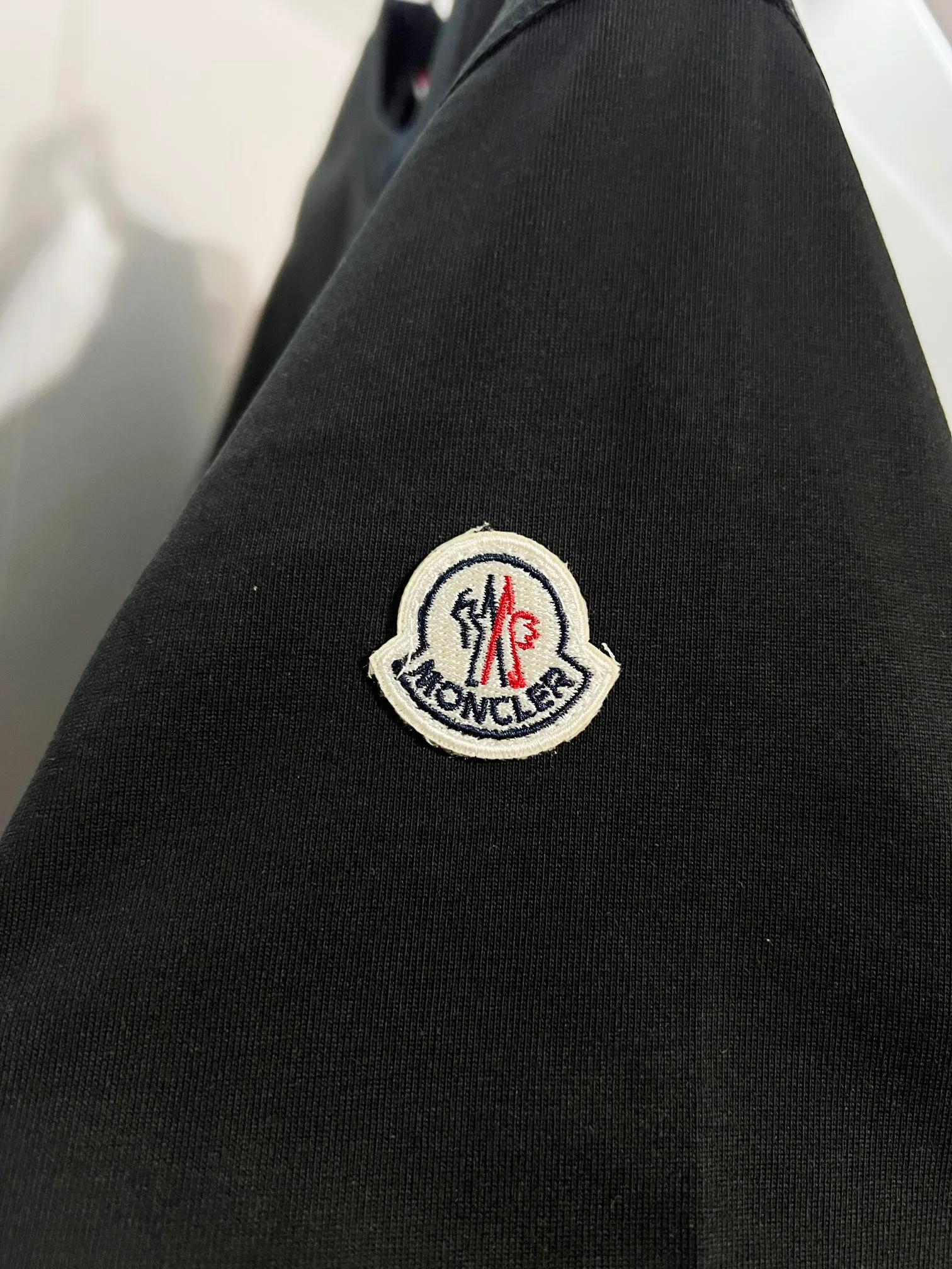 P150 MONCLER/Muzzled 300g pure cotton round neck short-sleeved T-shirt Brand classic Three-dimensional offset letter LOGO embossing process 2025ss official synchronization High version High quality Fashion personality Versatile trend Pure original quality Original fabric Hang tag Collar label Washed wheat Complete three standards Color: Black. White. Size: S M L XL XXL
