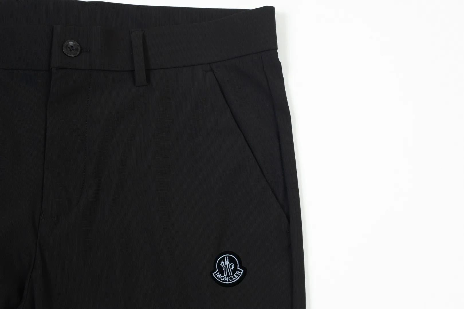 P250 Moncler spring and summer new model, two-color high-quality thin business casual fashionable ice silk trousers. Smooth, comfortable, anti-wrinkle and traceless good trousers. 🗯Soft texture, slightly elastic to the touch, cool ice silk trousers. Waist elastic band, fashionable version design. 🗯 Neat and neat line routing, suitable for both business and leisure! It can be easily controlled by all body types. Two classic colors are available. 🗯New summer product. Versatile and easy to match. The upper body is very simple, handsome and stylish. Both men and women can easily control it. Color: Black Gray Size: M-XXXL
