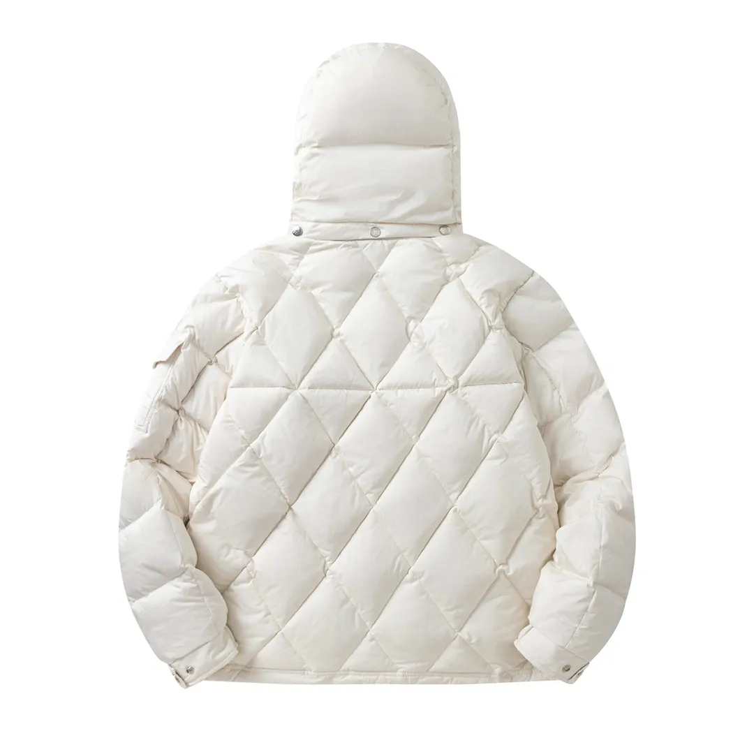 P920 with dust bag) Moncler/Moncler's new autumn and winter product vezere' goose down diamond check down jacket This down jacket is a basic warm item. This down jacket is equipped with a hood, which can be easily removed according to the weather. The jacket silhouette and sleeve patch pockets pay homage to the iconic Moner Maya down jacket. · Made of longue saison fabric · Lon lé ger brillant lining with 90% goose down filling Detachable and adjustable hood with zipper and snap button closure Zippered pockets Sleeves with patch pockets · Adjustable cuffs · Drawstring hem Unisex Color: Black Beige Sizes: 1-5