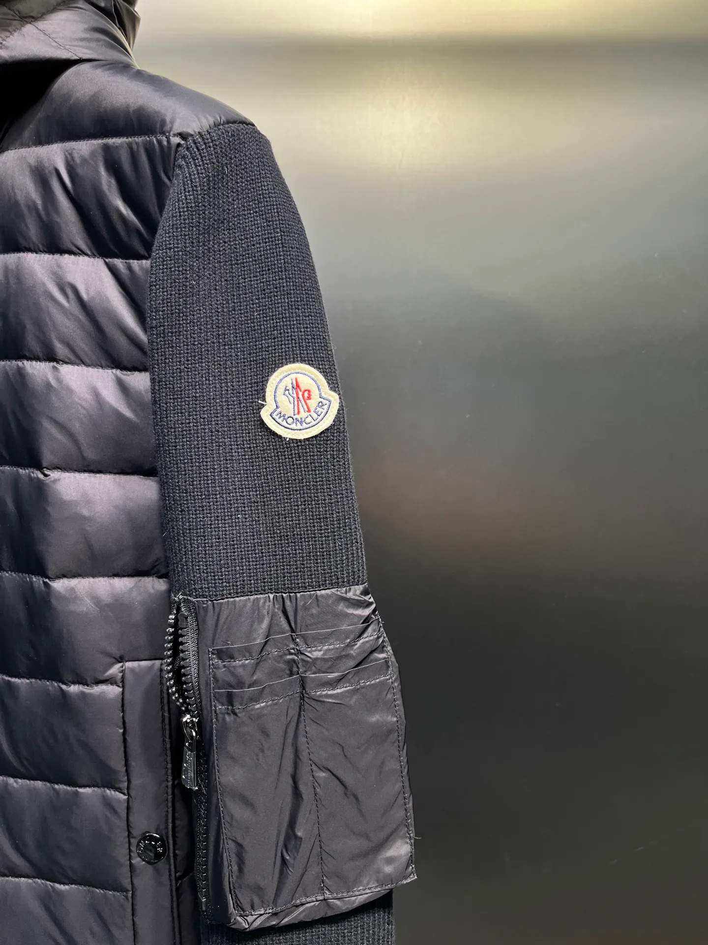 P780 moncler 🌟 2074 autumn and winter new style 🆕 knitted down jacket. Original 1:1 customized hardware accessories, all imported and original customization. Welcome to compare at the counter. Absolutely high quality. Use top 90 white duck down. Super soft, full and fluffy. Super heavy workmanship. Fabric workmanship. 👍Perfect version. Note⚠The fabric is super comfortable. Exclusive model. Non-market goods. Same sizes for men and women.  Size M to XXXL