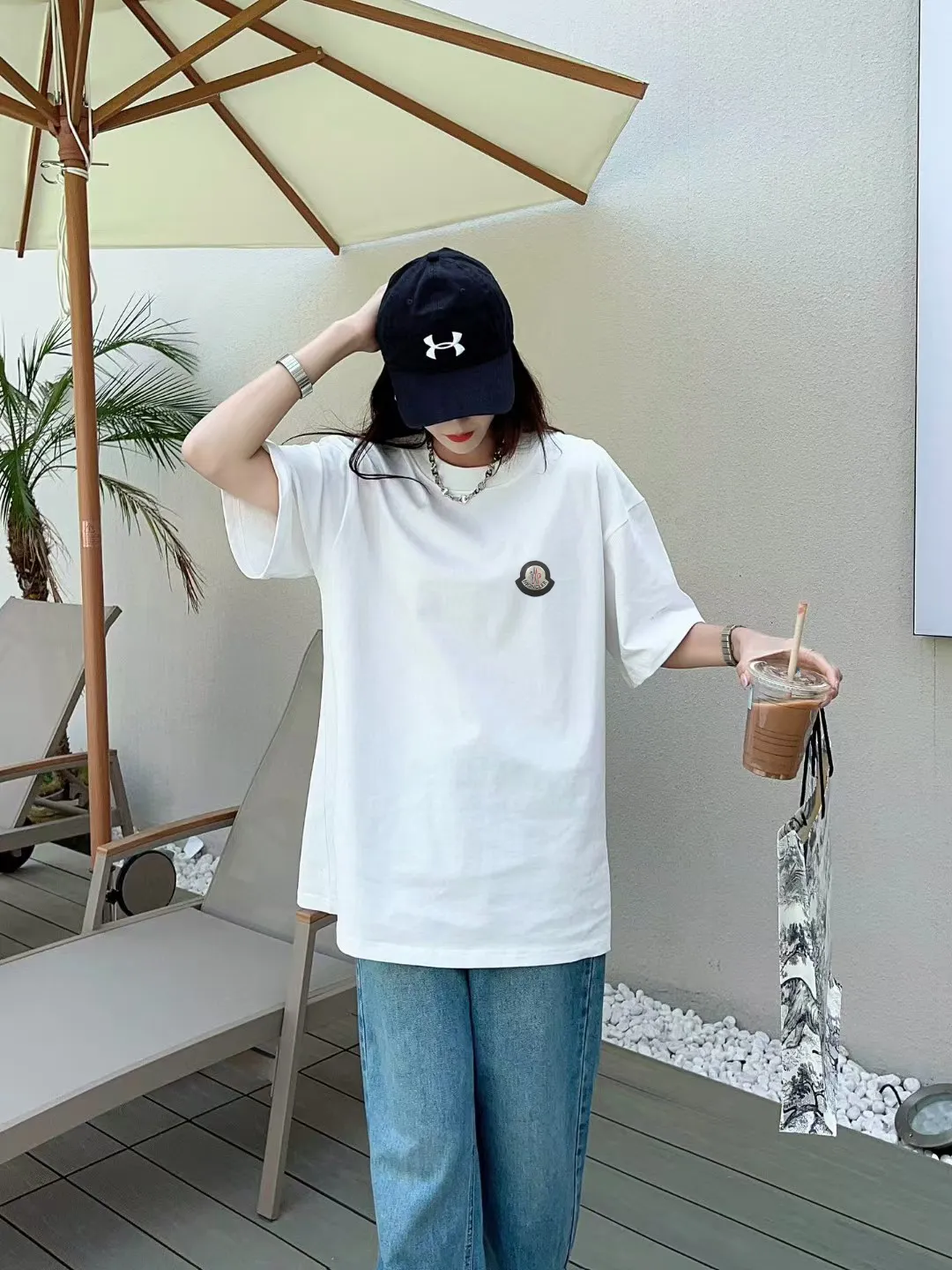 P140 🔥 [MONCLER] 2025FW short-sleeved T-shirt with badge + LOGO, high-end 26s double yarn 300g fabric, heavy fabric, custom stretcher rib, same vat and dye, complete three standards, same style for men and women, color: black, white, size: S M L XL 2XL