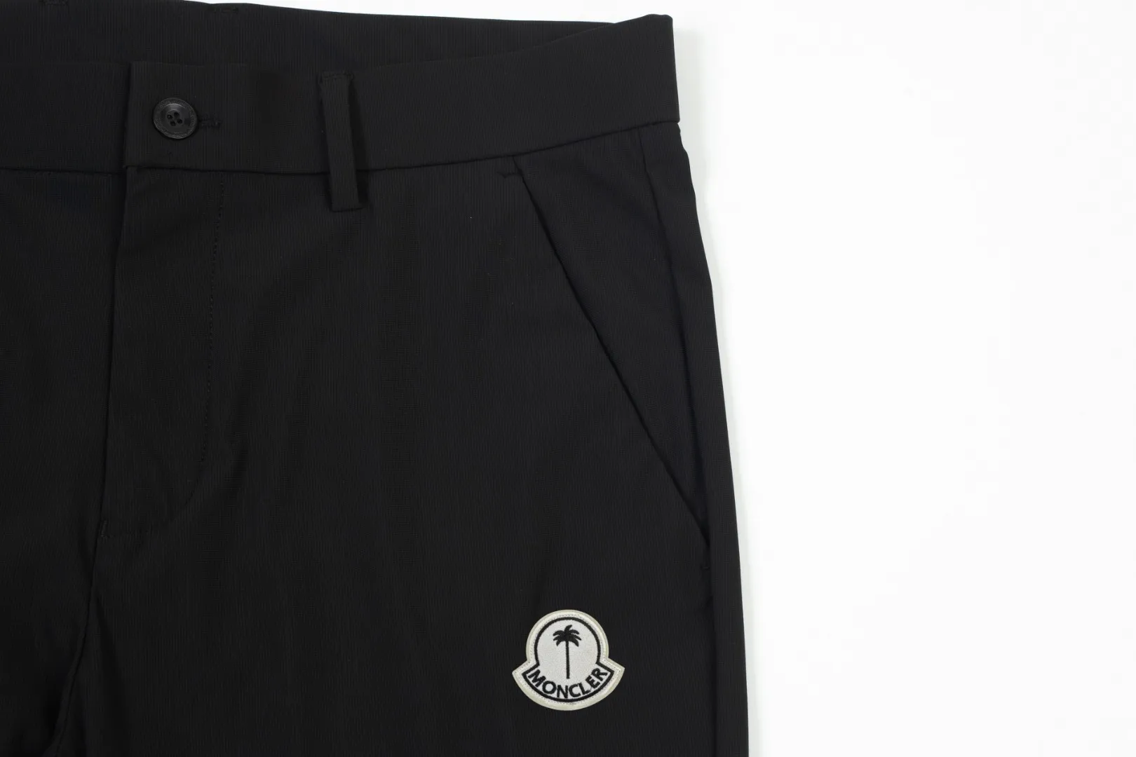 P250 Moncler spring and summer new model, two-color high-quality thin business casual fashionable ice silk trousers. Smooth, comfortable, anti-wrinkle and traceless good trousers. 🗯Soft texture, slightly elastic to the touch, cool ice silk trousers. Waist elastic band, fashionable version design. 🗯 Neat and neat line routing, suitable for both business and leisure! It can be easily controlled by all body types. Two classic colors are available. 🗯New summer product. Versatile and easy to match. The upper body is very simple, handsome and stylish. Both men and women can easily control it. Color: Black Gray Size: M-XXXL