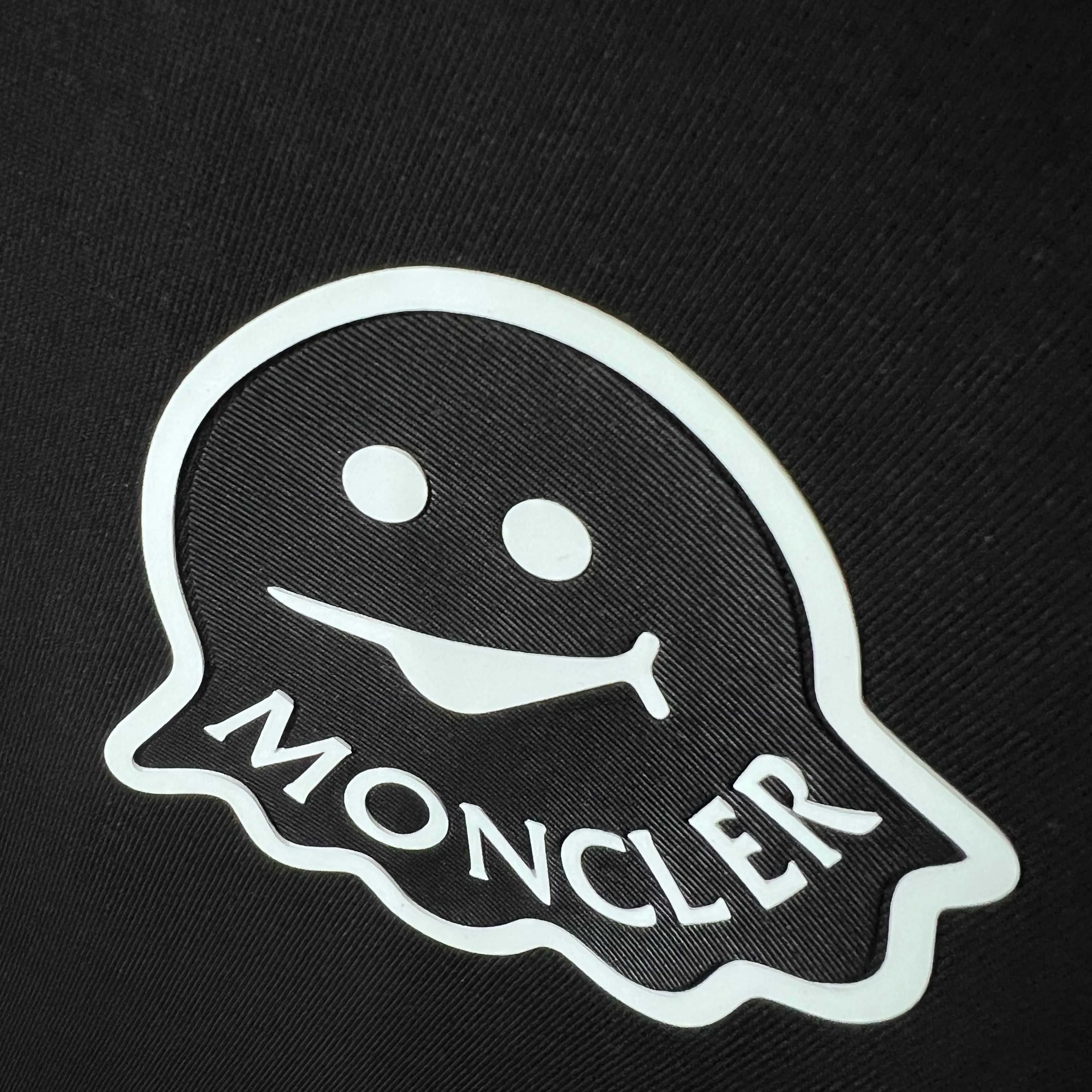 P150 MONCLER/muzzled 300g pure cotton round neck short-sleeved T-shirt. Brand classic. Three-dimensional monster offset letter LOGO embossing process. 2025ss official synchronization. High version. High quality. Fashionable personality. Versatile trend. Pure original quality. Original fabric. Tag. Collar label. Washed wheat. Three labels complete. Color: Black. White. Size: S M L XL XXL