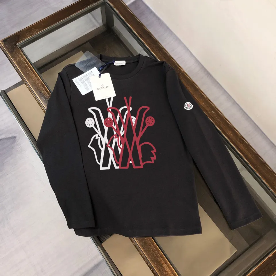 P180, a non-off-the-shelf model, you can trust it. Moncler printed long-sleeved T-shirt, 240g breathable cotton fabric, very soft and comfortable texture, does not shrink, does not deform, does not ball), can be worn alone as a base layer. Original customized accessories, collar label, care mark, hangtag, packaging (perfect details) Color: White Black Size: XS S M L