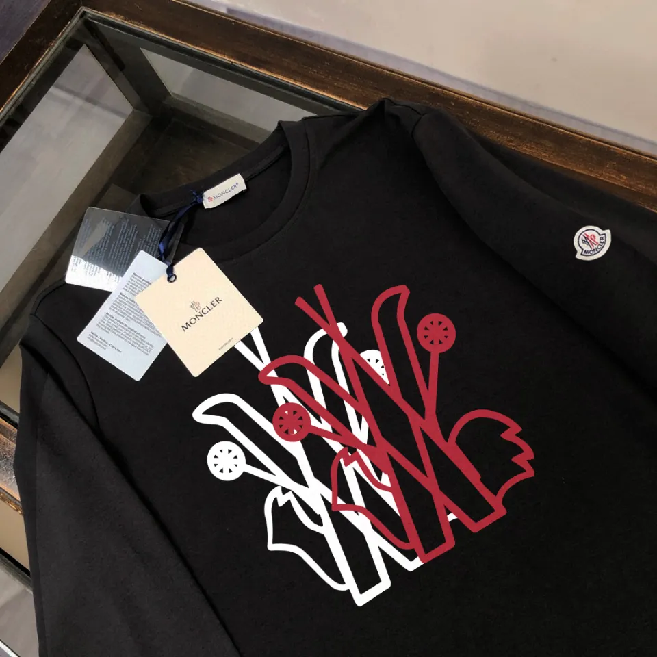 P180, a non-off-the-shelf model, you can trust it. Moncler printed long-sleeved T-shirt, 240g breathable cotton fabric, very soft and comfortable texture, does not shrink, does not deform, does not ball), can be worn alone as a base layer. Original customized accessories, collar label, care mark, hangtag, packaging (perfect details) Color: White Black Size: XS S M L
