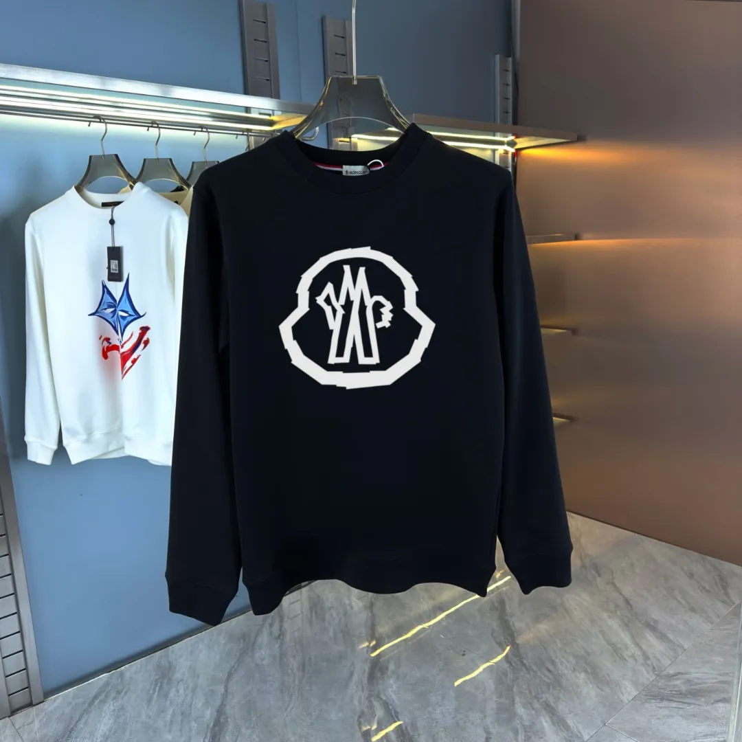 P210 high version sweatshirt) 📦With exclusive picture packaging📦 [Long-term ready stock] Upgraded version "Mobile phone smart sensor ~ NFC chip armband ~ Direct access to the official website anti-counterfeiting" 〖 𝐌𝐎𝐍𝐂𝐋𝐄𝐑 ~ Mouth covering〗 2025 new high quality, using 450g heavyweight fabric Different from the market currency, you can mix and match everything at will and you will be handsome😎The whole clothes is made of double waistcoats. The double waistcoats make the whole dress more three-dimensional. It is not an ordinary factory that can do such fine work. 2025 autumn and winter new style, on sale at the counter, exquisite printed round neck terry sweatshirt. High-end double-ply cotton. Customized stretch ribs are dyed in the same vat. Three standards are complete. It is matched with digital printing patterns and is very breathable. Same style for men and women. Color: black, white, apricot. Size: S M L XL 2XL
