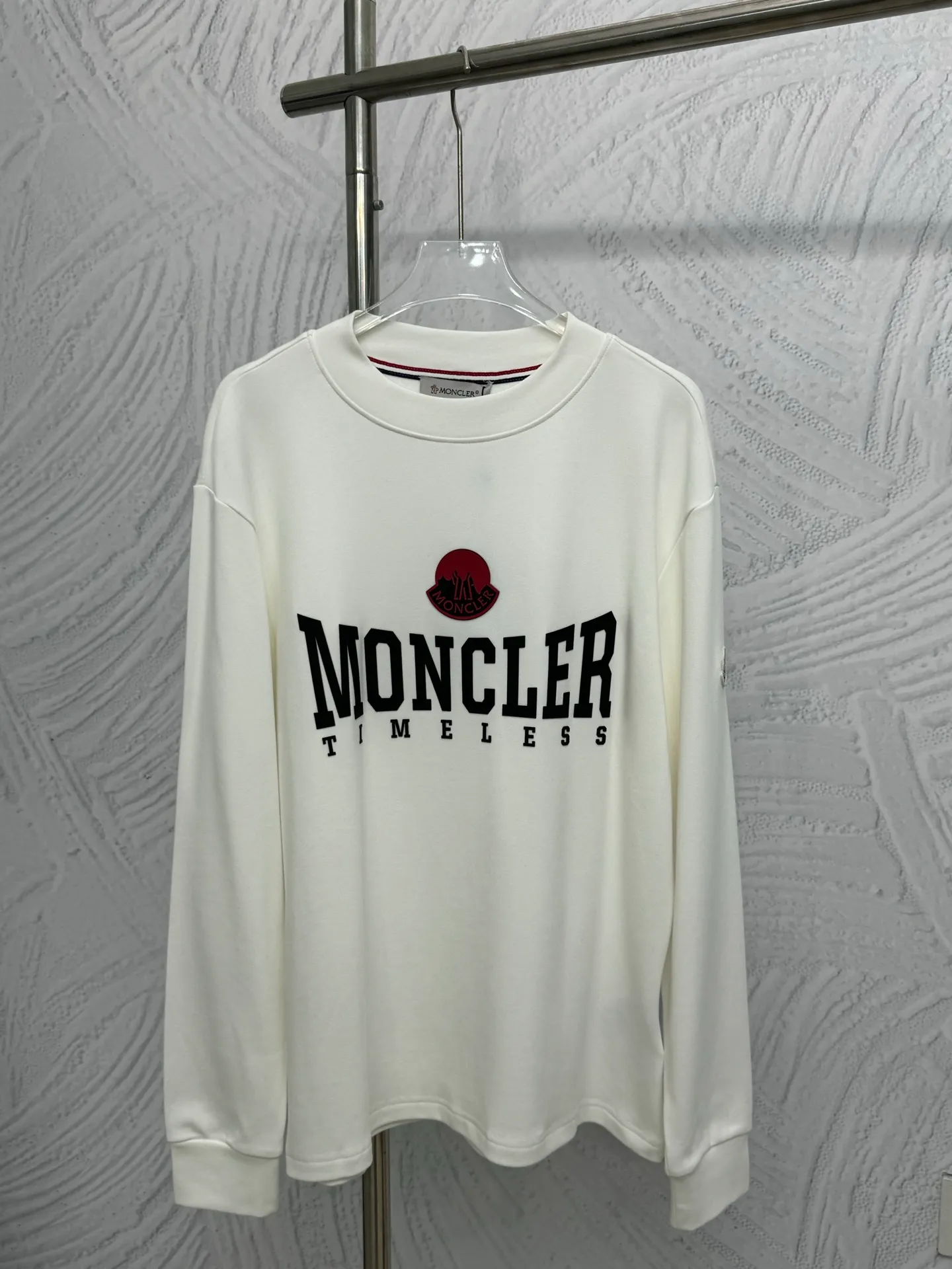 P310 Moncler high-neck plus velvet long-sleeved bottoming shirt for mouth. Soft fabric. Made of imported high-density double-sided stretch cotton fabric. Same style for men and women. Full details. Original pattern. Size: S M L XL 2XL. Color: black white.