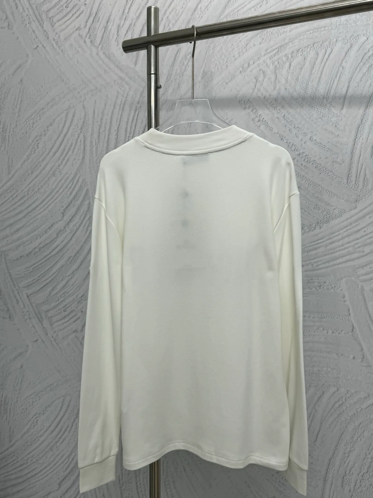 P310 Moncler high-neck plus velvet long-sleeved bottoming shirt for mouth. Soft fabric. Made of imported high-density double-sided stretch cotton fabric. Same style for men and women. Full details. Original pattern. Size: S M L XL 2XL. Color: black white.