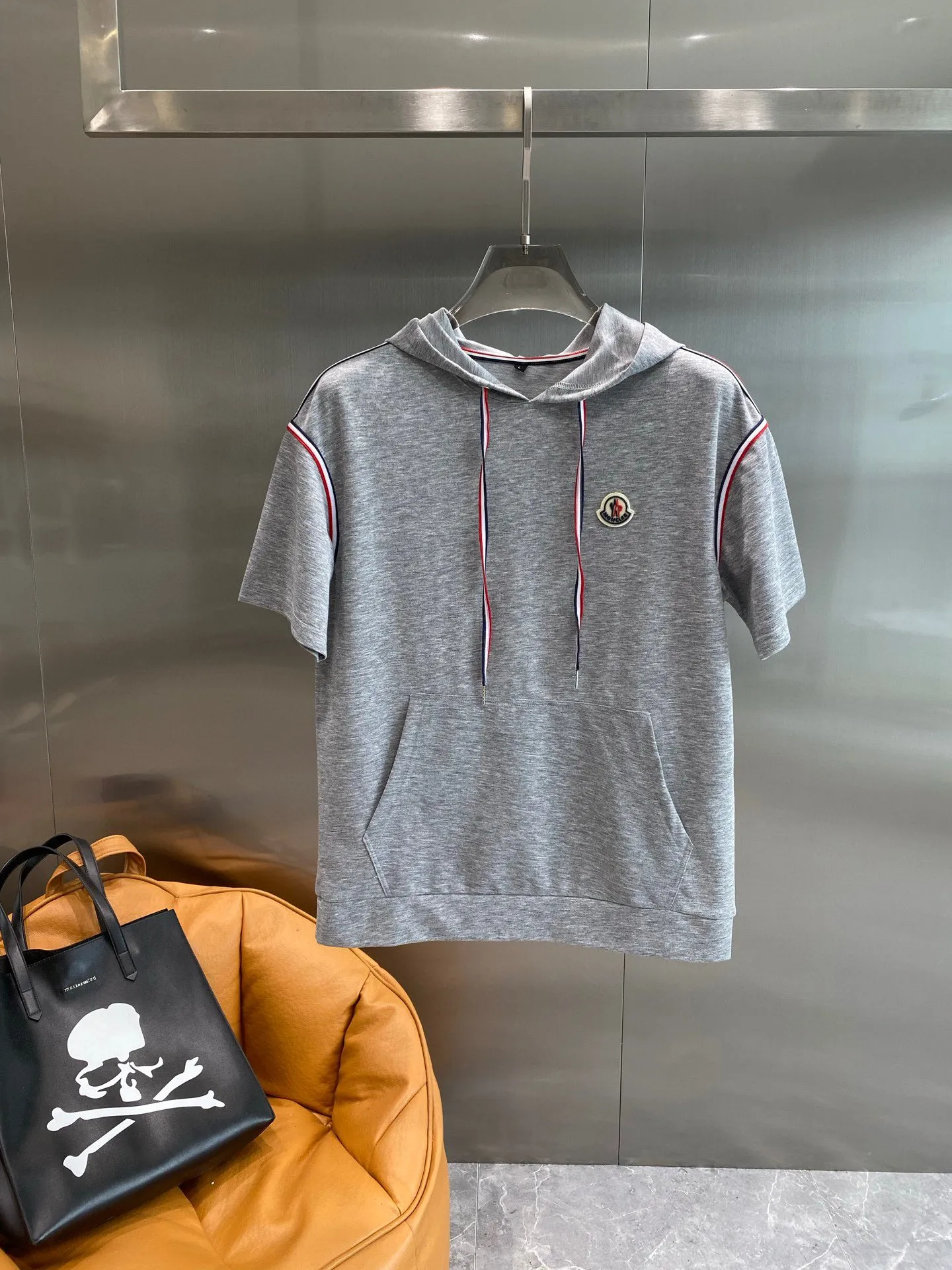 P560 Brand [MONCLER Mouth Covered] 2025 round neck short-sleeved shorts suit. The pure cotton fabric upper body will not be stuffy, the smooth and comfortable skin-friendly effect is more breathable, the fabric has its own texture, classic logo technology, a new interpretation from a unique angle, the first choice for fashion and versatility! Size: M-3XL (maximum wear: 190 pounds)