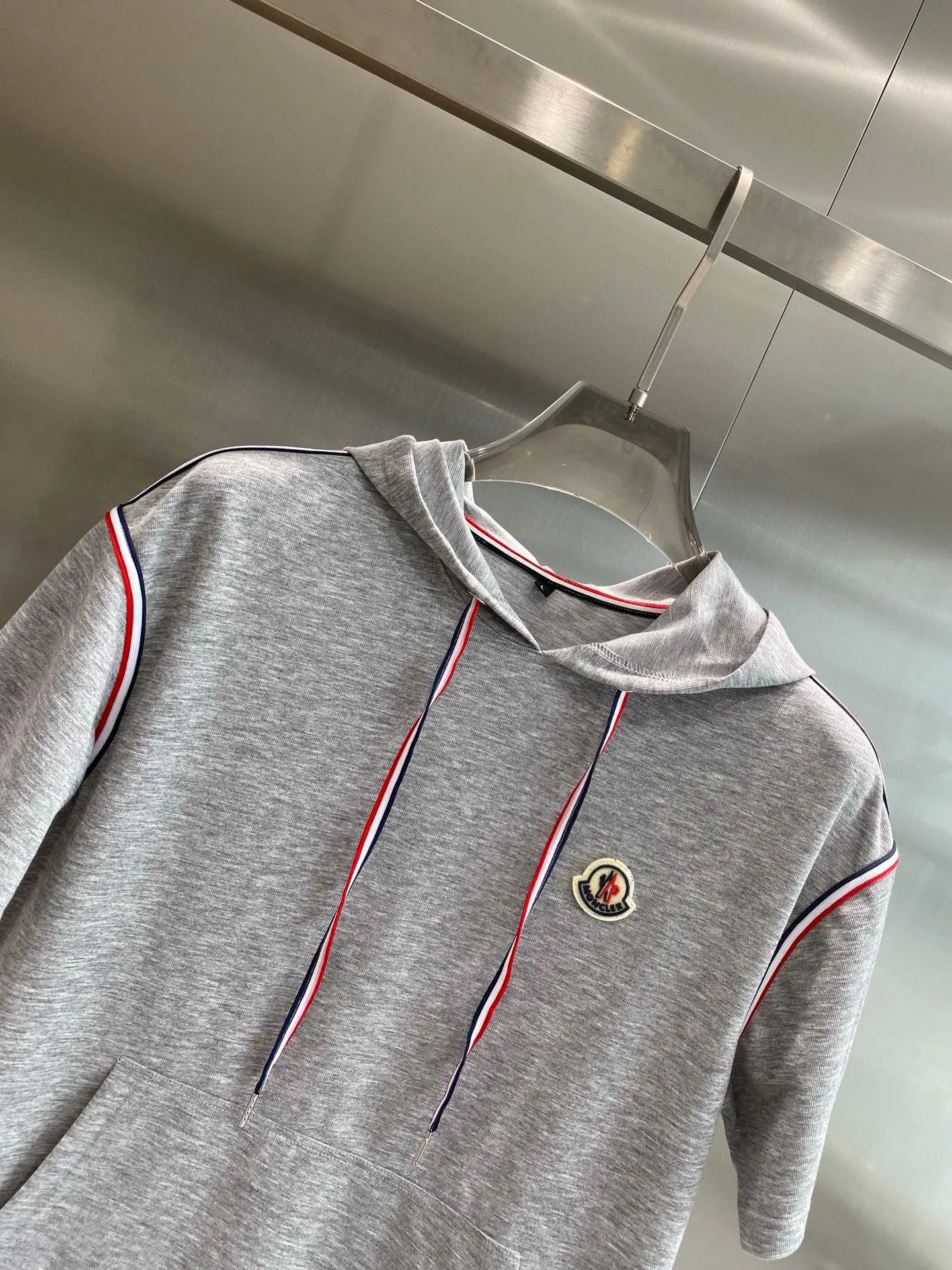 P560 Brand [MONCLER Mouth Covered] 2025 round neck short-sleeved shorts suit. The pure cotton fabric upper body will not be stuffy, the smooth and comfortable skin-friendly effect is more breathable, the fabric has its own texture, classic logo technology, a new interpretation from a unique angle, the first choice for fashion and versatility! Size: M-3XL (maximum wear: 190 pounds)