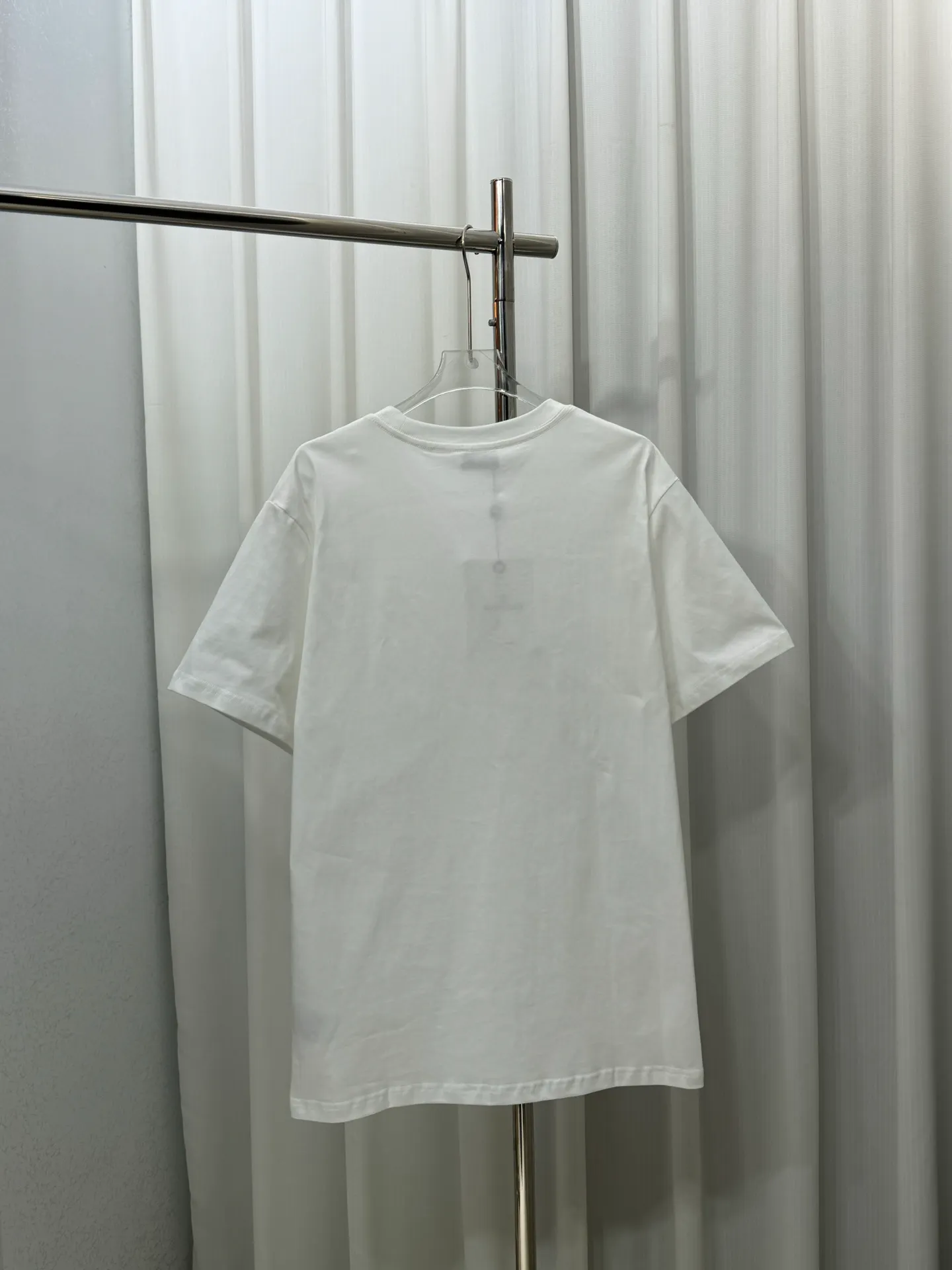 P160 Moncler woven pockets with hollow embroidered letter logo for men and women, short-sleeved T-shirt, 260g 100% double yarn pure cotton fabric, 32 double-strand threads, collar label, hangtag, main mark and three labels complete Size: XS S M L