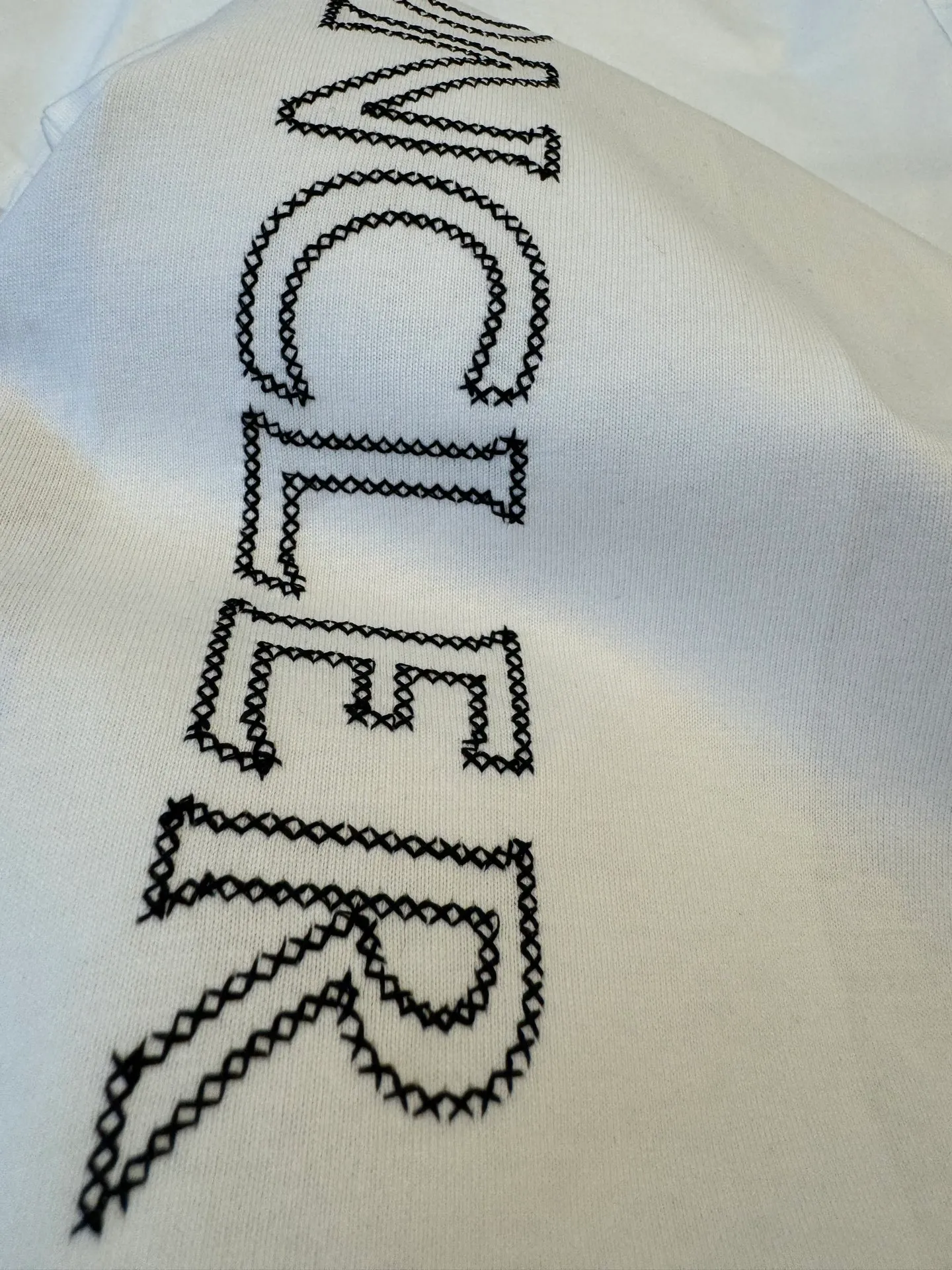 P160 Moncler woven pockets with hollow embroidered letter logo for men and women, short-sleeved T-shirt, 260g 100% double yarn pure cotton fabric, 32 double-strand threads, collar label, hangtag, main mark and three labels complete Size: XS S M L