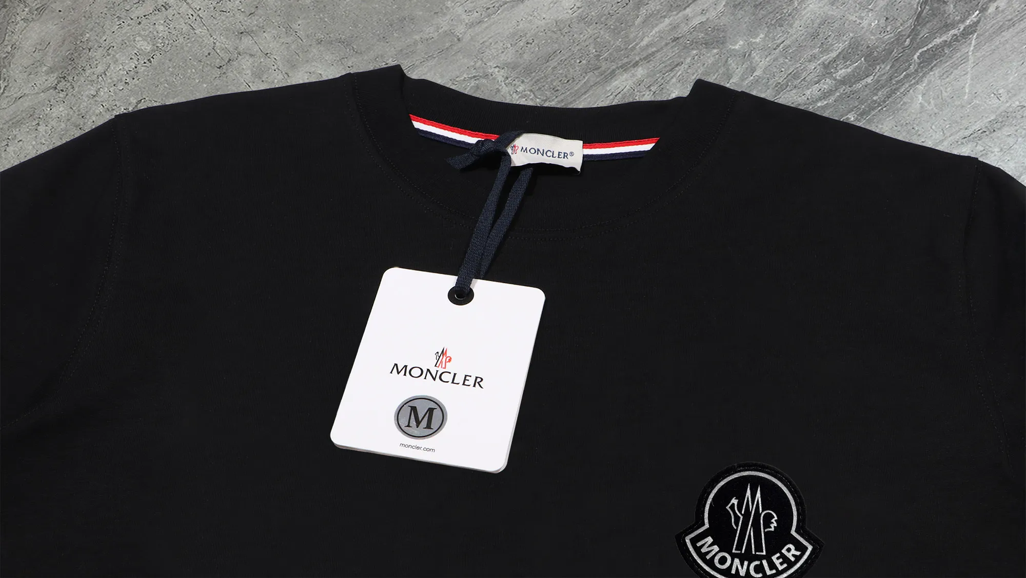 P210 High-version sweatshirt) [Long-term stock] 〖𝐌𝐎𝐍𝐂𝐋𝐄𝐑~Mask〗 Made of 440g heavy-weight fabric. It is different from the market currency. It can be matched with any variety and is properly handsome. 😎The whole dress is made of double waistcoats. The double waistcoats make the whole dress more three-dimensional. Not ordinary factories can do such fine work. 2025 Spring runway version of the T stage, on sale at the counter, round neck terry sweatshirt, high-end double-strand pure cotton, custom-made stretch ribs, dyed in the same vat, complete with three standards, matched with exquisite embroidered LOGO on the chest, simple and advanced, same style for men and women. Color: black, apricot, white, size: S M L XL 2XL