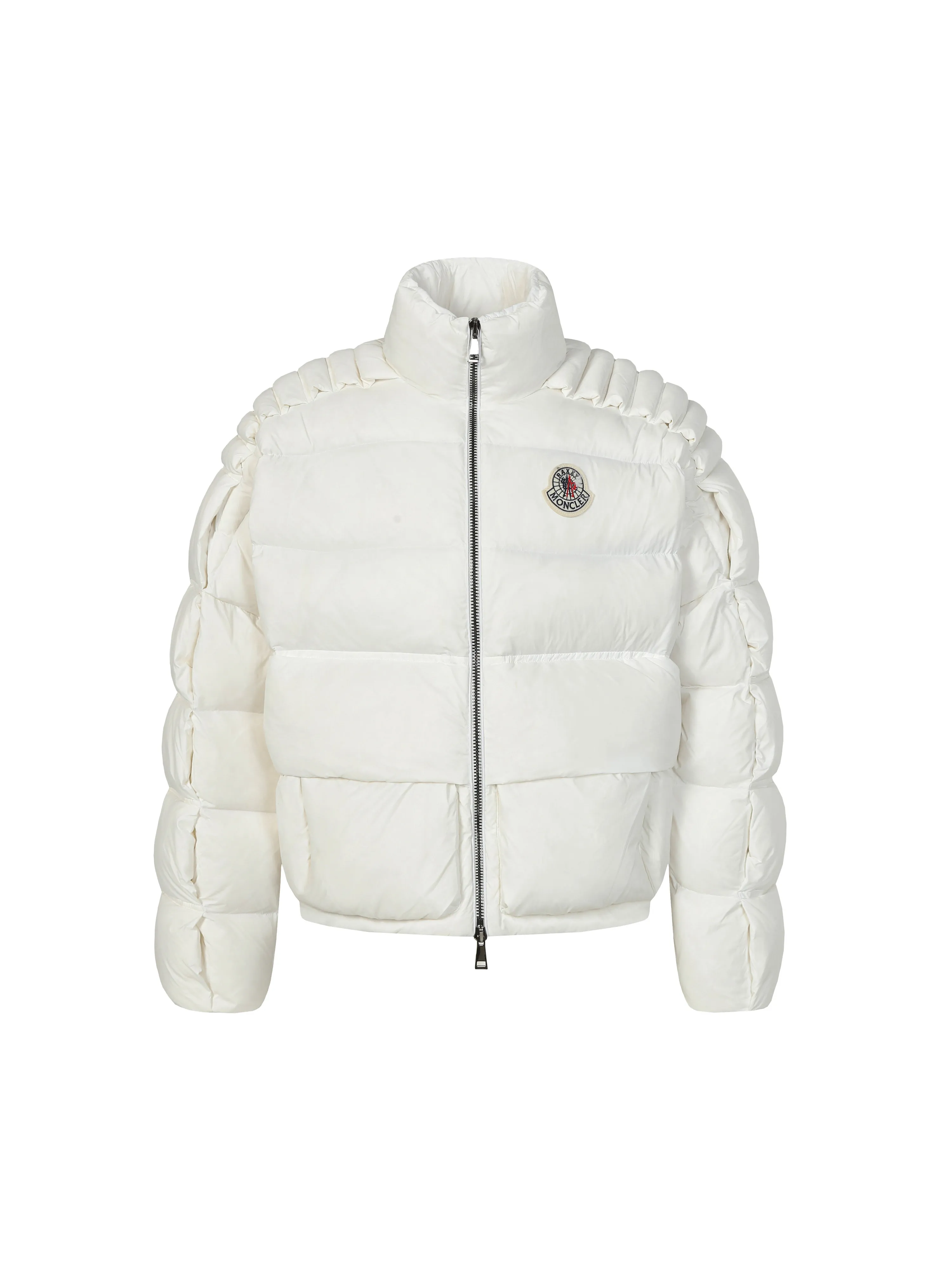 P920 Moncler Premium goose down filling ➕Original replacement fabric ➕Original matching hardware. The tag bar code is complete and consistent with the official website. The tag has built-in NFC electronic induction anti-counterfeiting. Supports multiple anti-counterfeiting verifications • Made of lightweight tear-resistant fabric • Fine tear-resistant fabric lining • Zipper opening and closing • Hidden pockets • Windproof placket • Zipper opening and closing • Quilted patch, filled with down • Co-branded felt logo patch Color: Black/White Size: 0 1 2 3 4
