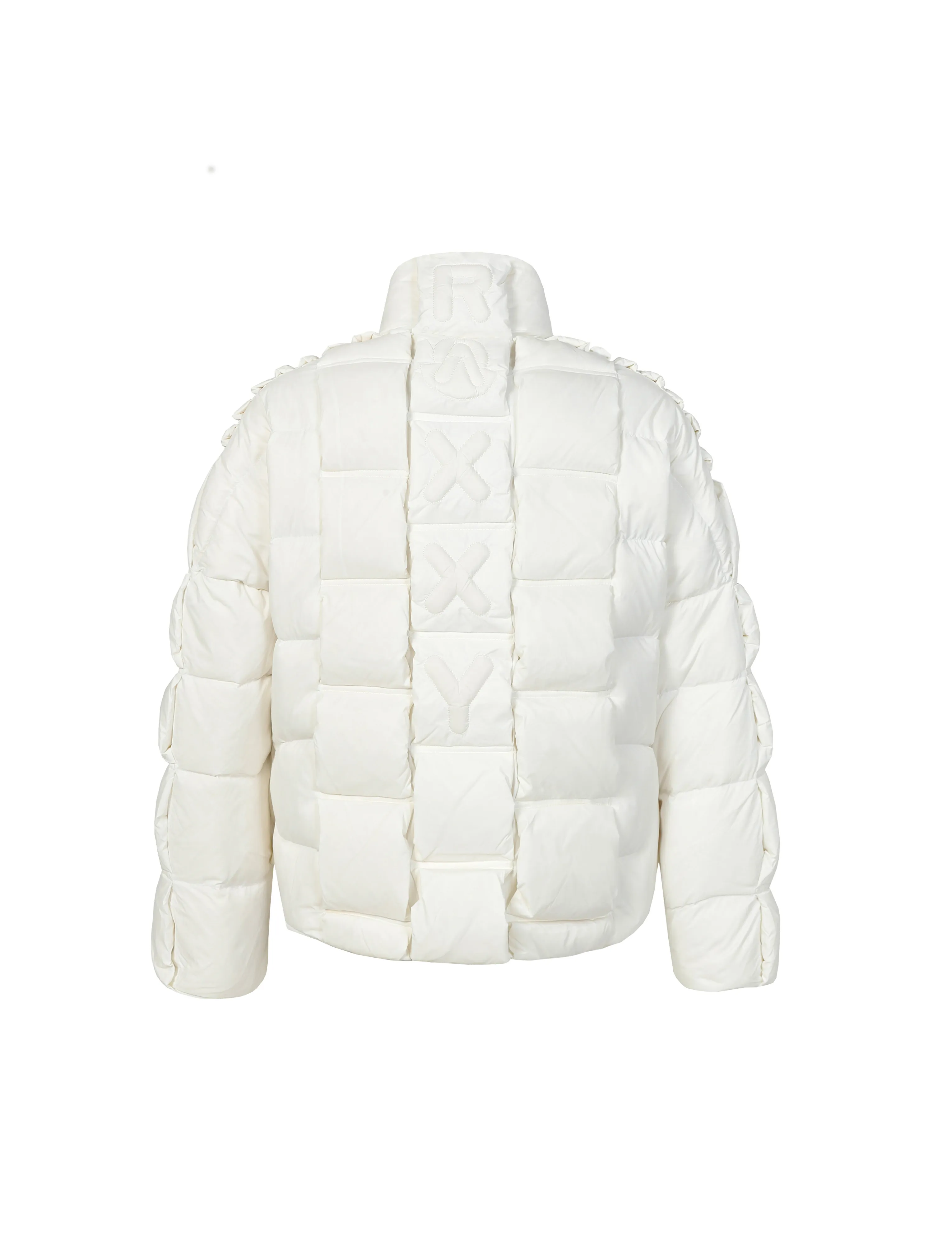 P920 Moncler Premium goose down filling ➕Original replacement fabric ➕Original matching hardware. The tag bar code is complete and consistent with the official website. The tag has built-in NFC electronic induction anti-counterfeiting. Supports multiple anti-counterfeiting verifications • Made of lightweight tear-resistant fabric • Fine tear-resistant fabric lining • Zipper opening and closing • Hidden pockets • Windproof placket • Zipper opening and closing • Quilted patch, filled with down • Co-branded felt logo patch Color: Black/White Size: 0 1 2 3 4