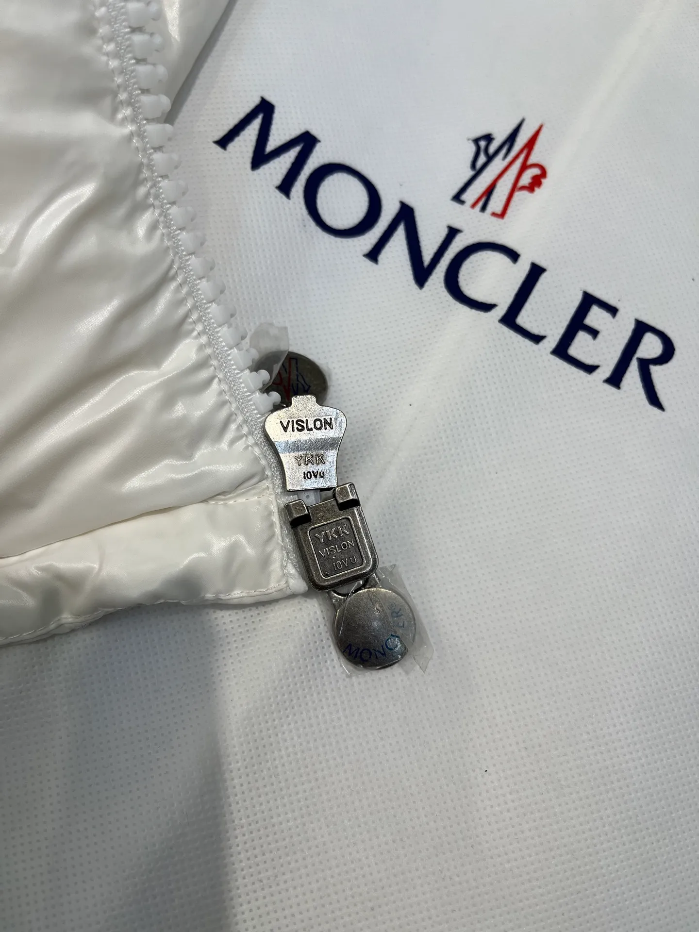 P700 𝗠𝗼𝗻𝗰𝗹𝗲𝗿 𝗠𝗮𝘆𝗮/ Moncler's top-quality Maya down jacket is a super hot style that you can't buy in winter. Eason Chan, Nicholas Tse, and Zhao Lusi have been wearing it one after another. They speak for themselves with their strength, a veteran-level style. This series is known for its fluffy bread style and glossy effect. It is the most popular series in the classic main line of the M family. Buying at the counter and from the official website is basically a matter of rush! Promise me to buy it soon! Just needed series! ! Don’t wait until winter when it’s hard to get one size: 123456