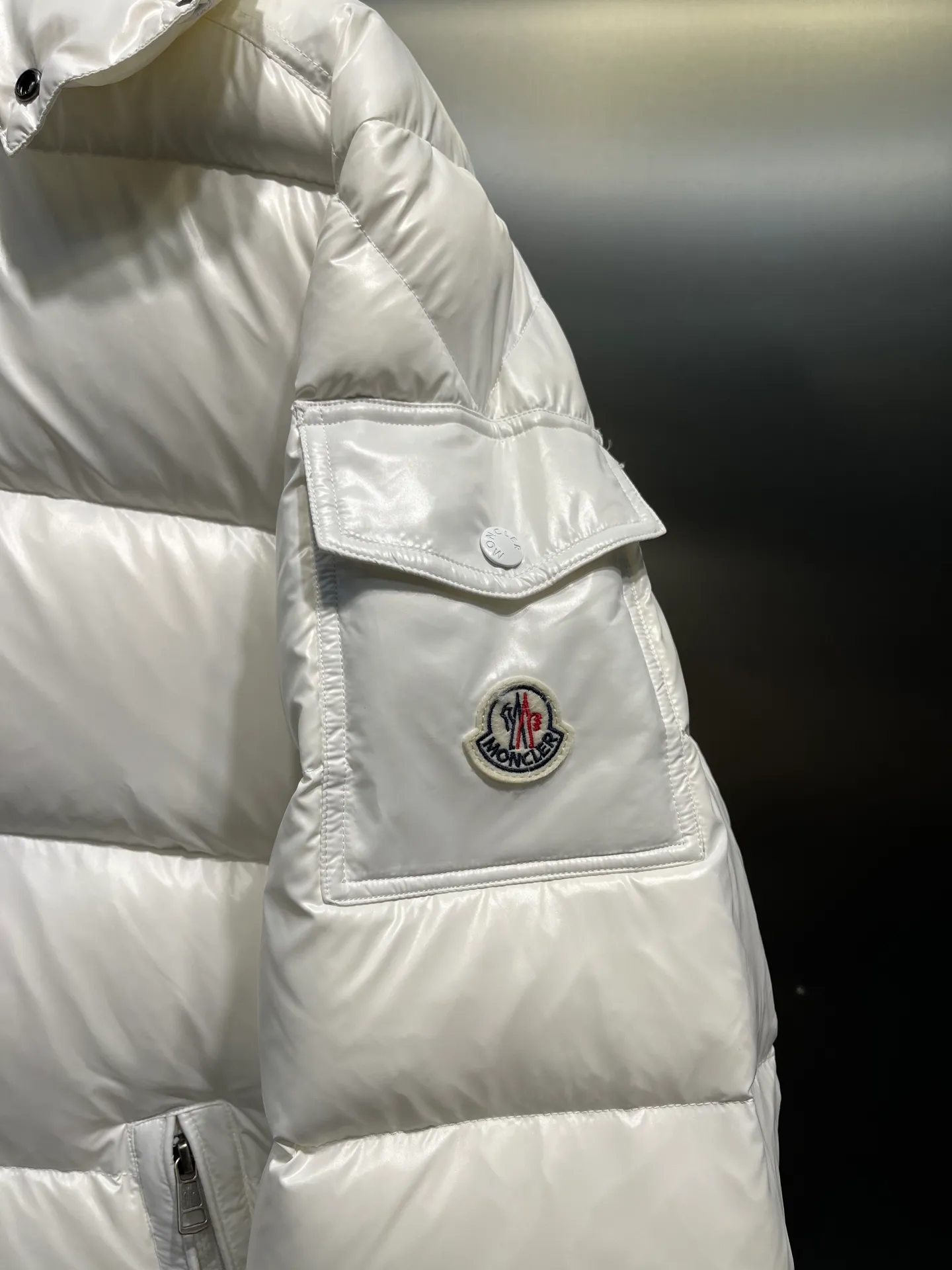 P700 𝗠𝗼𝗻𝗰𝗹𝗲𝗿 𝗠𝗮𝘆𝗮/ Moncler's top-quality Maya down jacket is a super hot style that you can't buy in winter. Eason Chan, Nicholas Tse, and Zhao Lusi have been wearing it one after another. They speak for themselves with their strength, a veteran-level style. This series is known for its fluffy bread style and glossy effect. It is the most popular series in the classic main line of the M family. Buying at the counter and from the official website is basically a matter of rush! Promise me to buy it soon! Just needed series! ! Don’t wait until winter when it’s hard to get one size: 123456