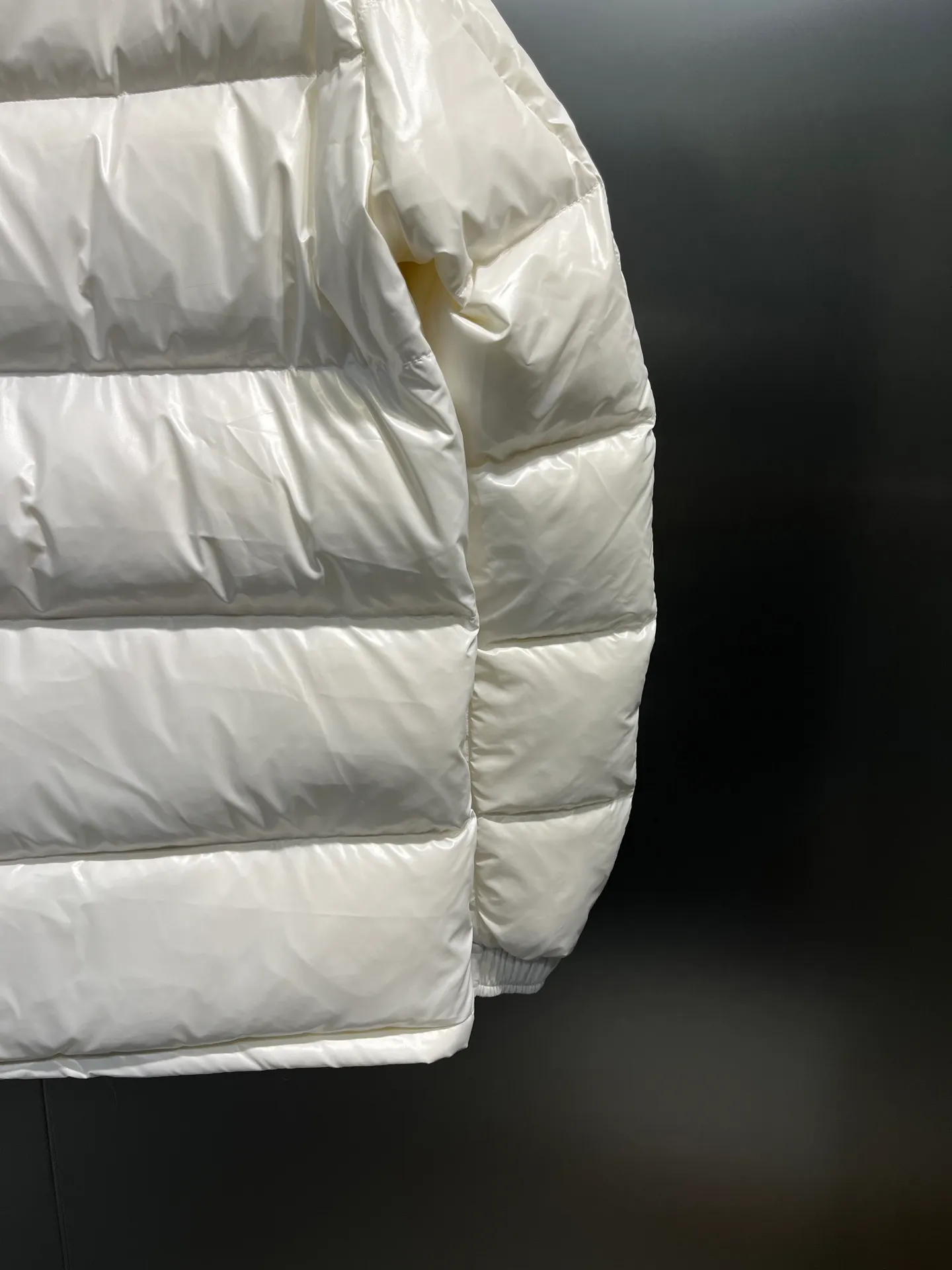P700 𝗠𝗼𝗻𝗰𝗹𝗲𝗿 𝗠𝗮𝘆𝗮/ Moncler's top-quality Maya down jacket is a super hot style that you can't buy in winter. Eason Chan, Nicholas Tse, and Zhao Lusi have been wearing it one after another. They speak for themselves with their strength, a veteran-level style. This series is known for its fluffy bread style and glossy effect. It is the most popular series in the classic main line of the M family. Buying at the counter and from the official website is basically a matter of rush! Promise me to buy it soon! Just needed series! ! Don’t wait until winter when it’s hard to get one size: 123456