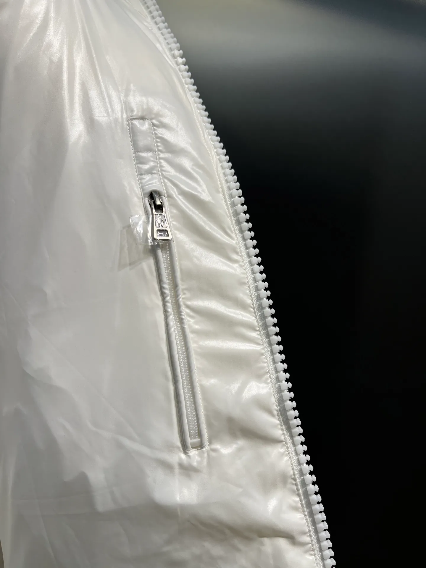 P700 𝗠𝗼𝗻𝗰𝗹𝗲𝗿 𝗠𝗮𝘆𝗮/ Moncler's top-quality Maya down jacket is a super hot style that you can't buy in winter. Eason Chan, Nicholas Tse, and Zhao Lusi have been wearing it one after another. They speak for themselves with their strength, a veteran-level style. This series is known for its fluffy bread style and glossy effect. It is the most popular series in the classic main line of the M family. Buying at the counter and from the official website is basically a matter of rush! Promise me to buy it soon! Just needed series! ! Don’t wait until winter when it’s hard to get one size: 123456