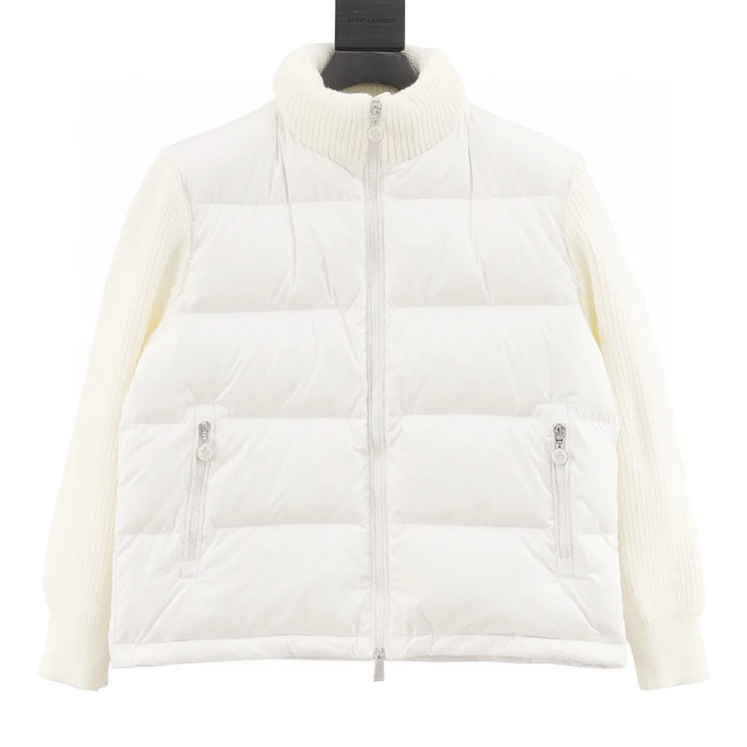 P580 Checkered knitted Moncler muzzle 24s new sleeve spliced ​​knitted stand-collar light down jacket New autumn and winter down spliced ​​jacket, round neck with large pockets on both sides Down filling adds practical wearability while adding splicing popular elements ~ short version The solid color series is full of high-end sense! Comfortable, fashionable and versatile! Style number: A67# Color: black white Size: S M L XL