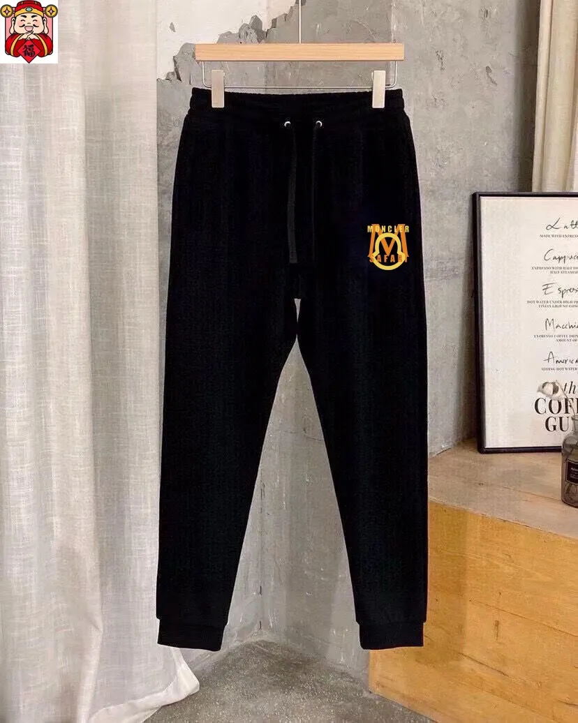 P330 [MONCLER] (Fat Man's Gospel) The same style as the 2025 official website. World-renowned luxury brand. Summer men's (double mercerized) high-quality 🐂 suit. It is made of imported original fabrics. It is a trendy style of the season and a versatile hit. Simple and elegant, precise workmanship allows you to be at the top of fashion. Size: M-5XL (can be worn up to 220 pounds)