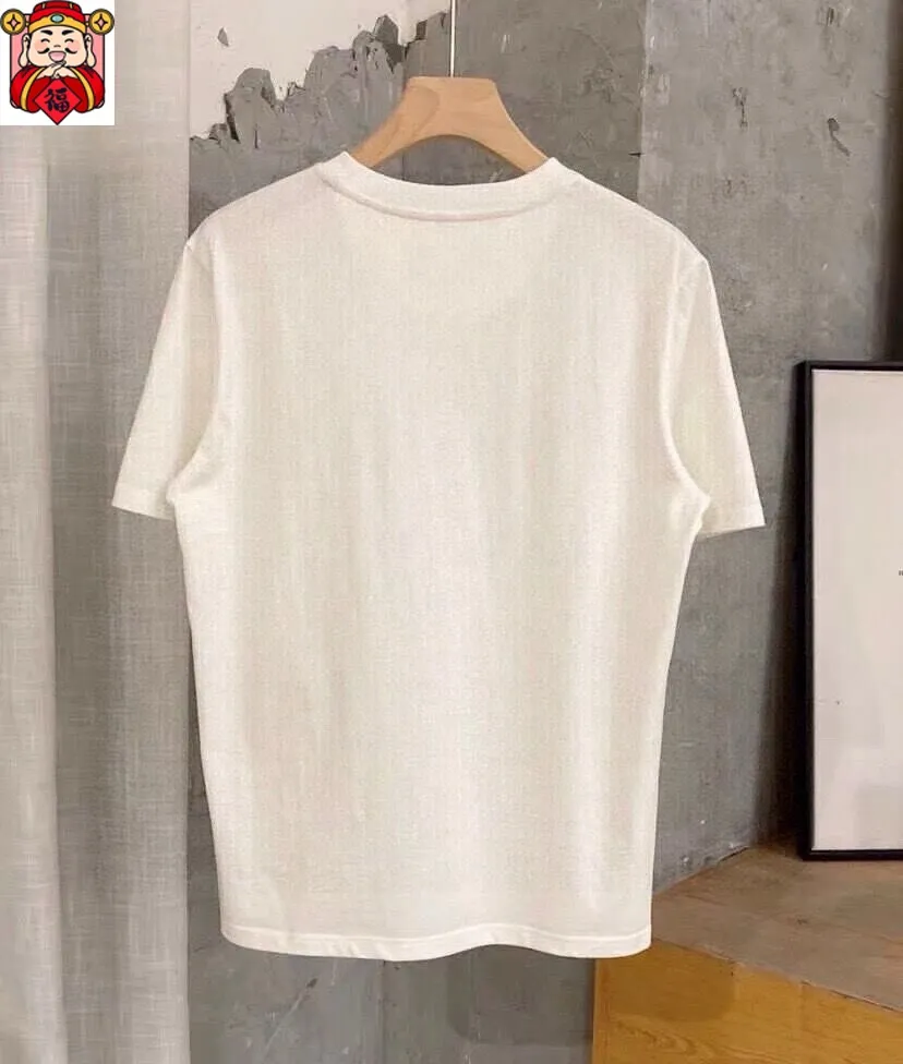 P330 [MONCLER] (Fat Man's Gospel) The same style as the 2025 official website. World-renowned luxury brand. Summer men's (double mercerized) high-quality 🐂 suit. It is made of imported original fabrics. It is a trendy style of the season and a versatile hit. Simple and elegant, precise workmanship allows you to be at the top of fashion. Size: M-5XL (can be worn up to 220 pounds)