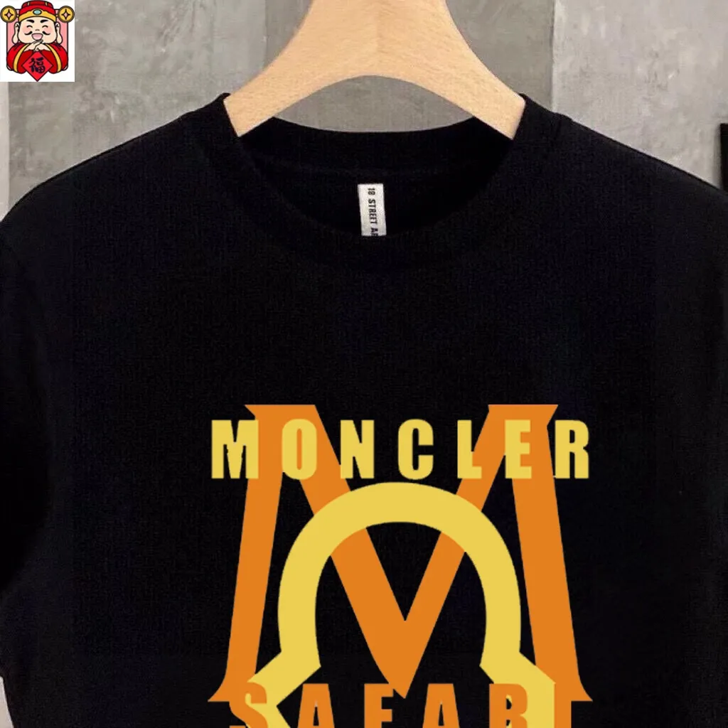 P330 [MONCLER] (Fat Man's Gospel) The same style as the 2025 official website. World-renowned luxury brand. Summer men's (double mercerized) high-quality 🐂 suit. It is made of imported original fabrics. It is a trendy style of the season and a versatile hit. Simple and elegant, precise workmanship allows you to be at the top of fashion. Size: M-5XL (can be worn up to 220 pounds)