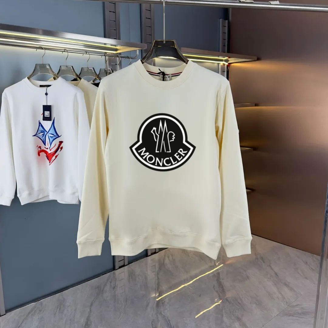 P210 High-version sweatshirt) [Long-term stock] 〖𝐌𝐎𝐍𝐂𝐋𝐄𝐑~Mask〗 Made of 440g heavy-weight fabric. It is different from the market currency. It can be matched with any variety and is properly handsome. 😎The whole dress is made of double waistcoats. The double waistcoats make the whole dress more three-dimensional. Not ordinary factories can do such fine work. 2025 Spring runway version of the T stage, on sale at the counter, round neck terry sweatshirt, high-end double-strand pure cotton, custom-made stretch ribs, dyed in the same vat, complete with three standards, matched with exquisite embroidered LOGO on the chest, simple and advanced, same style for men and women. Color: black, apricot, white, size: S M L XL 2XL