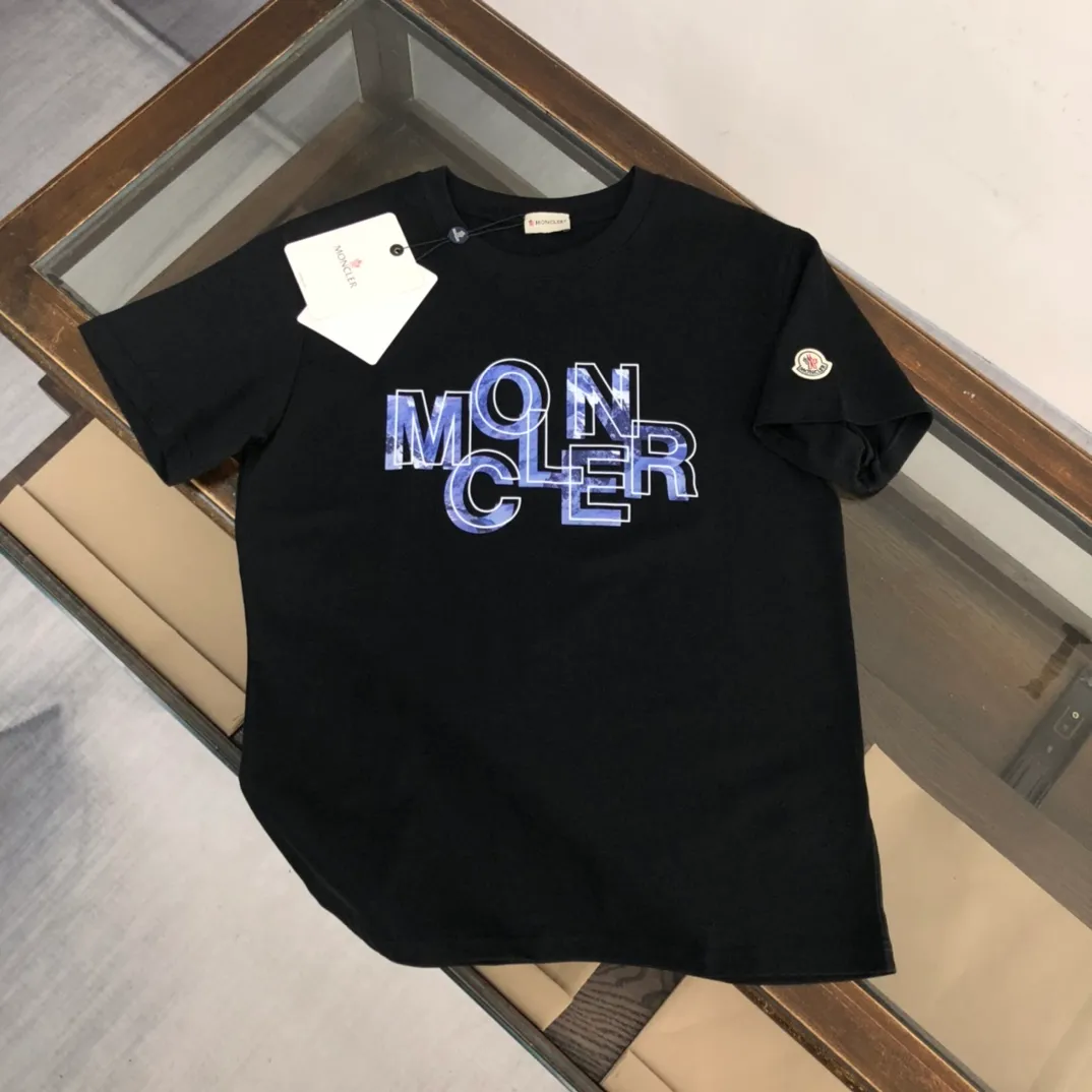P160 🔥Moncler. New summer style, fashionable and casual short-sleeved T-shirt. Imported high-end customized fabrics. Invincible texture, high-quality and perfect shipment. Soft and comfortable, sweat-absorbent and breathable. Long-wearing and not easy to deform. Excellent touch, good breathability and sweat absorption! Versatile casual style, suitable for both leisure and business! Size: S～XL (please state your height and weight when placing an order)