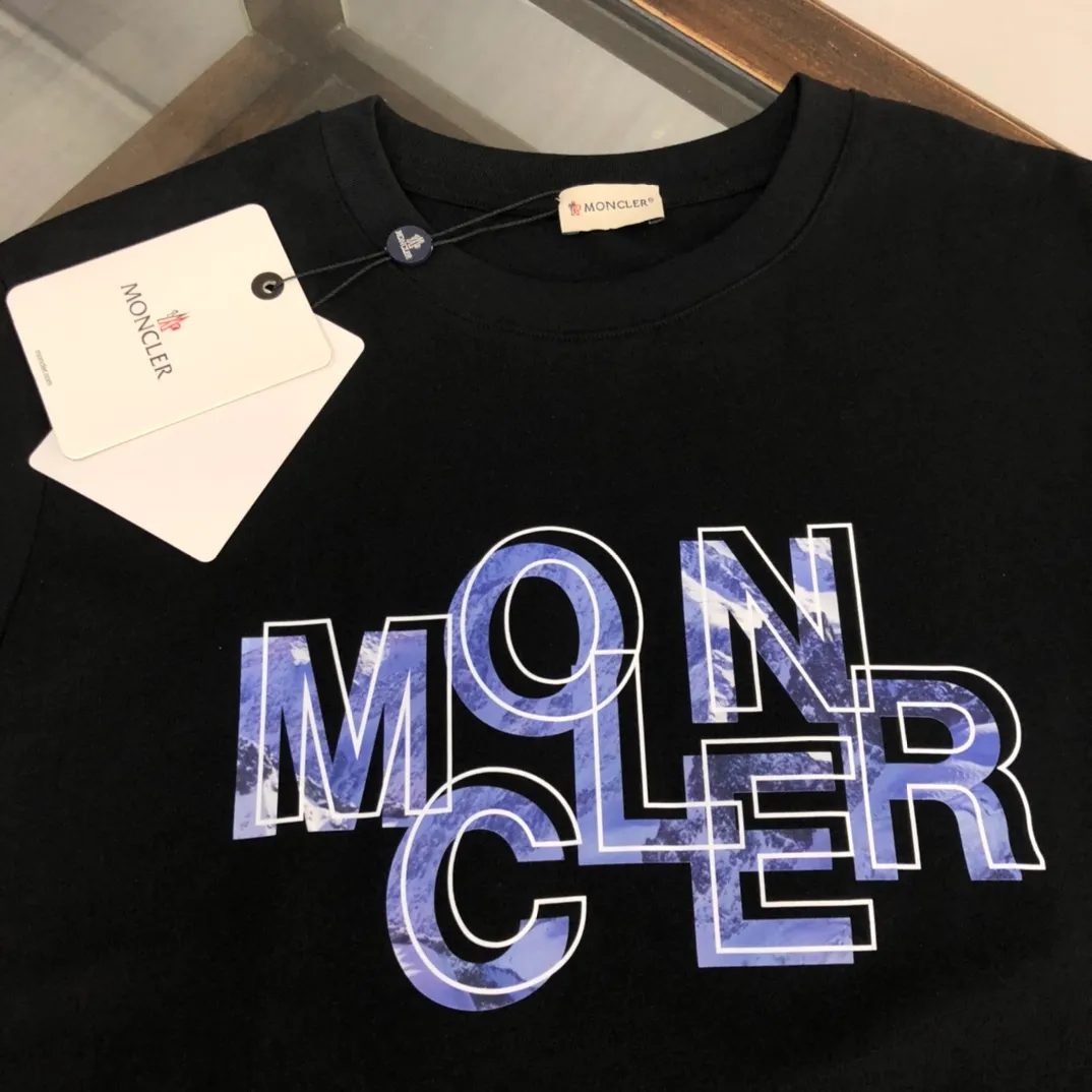 P160 🔥Moncler. New summer style, fashionable and casual short-sleeved T-shirt. Imported high-end customized fabrics. Invincible texture, high-quality and perfect shipment. Soft and comfortable, sweat-absorbent and breathable. Long-wearing and not easy to deform. Excellent touch, good breathability and sweat absorption! Versatile casual style, suitable for both leisure and business! Size: S～XL (please state your height and weight when placing an order)