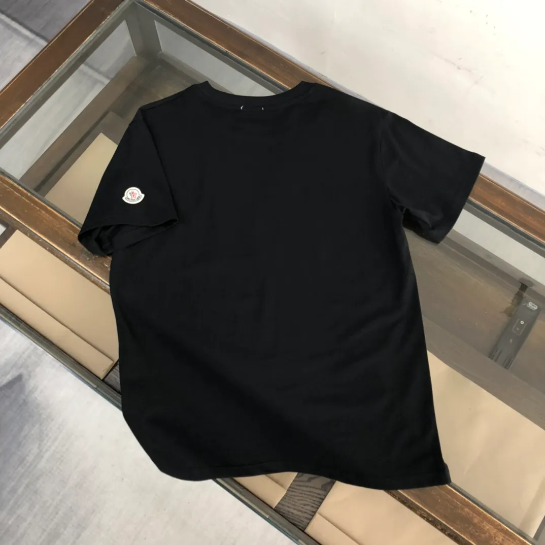 P160 🔥Moncler. New summer style, fashionable and casual short-sleeved T-shirt. Imported high-end customized fabrics. Invincible texture, high-quality and perfect shipment. Soft and comfortable, sweat-absorbent and breathable. Long-wearing and not easy to deform. Excellent touch, good breathability and sweat absorption! Versatile casual style, suitable for both leisure and business! Size: S～XL (please state your height and weight when placing an order)